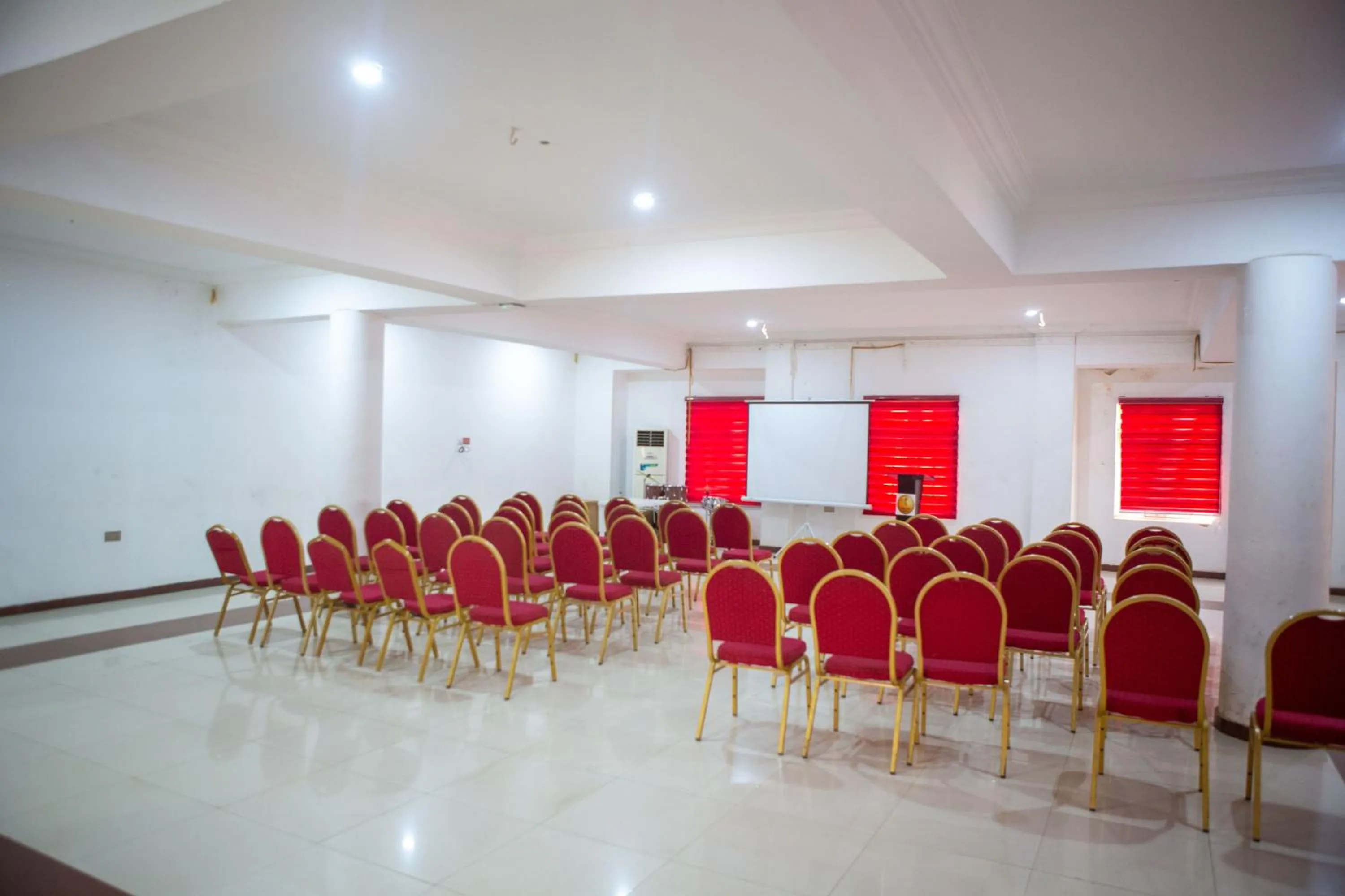 Meeting/conference room in ROSES REGENCY HOTEL AND SUITES