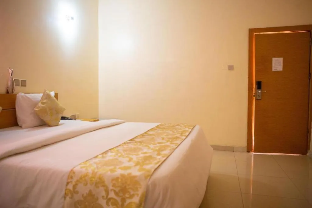 ROSES REGENCY HOTEL AND SUITES