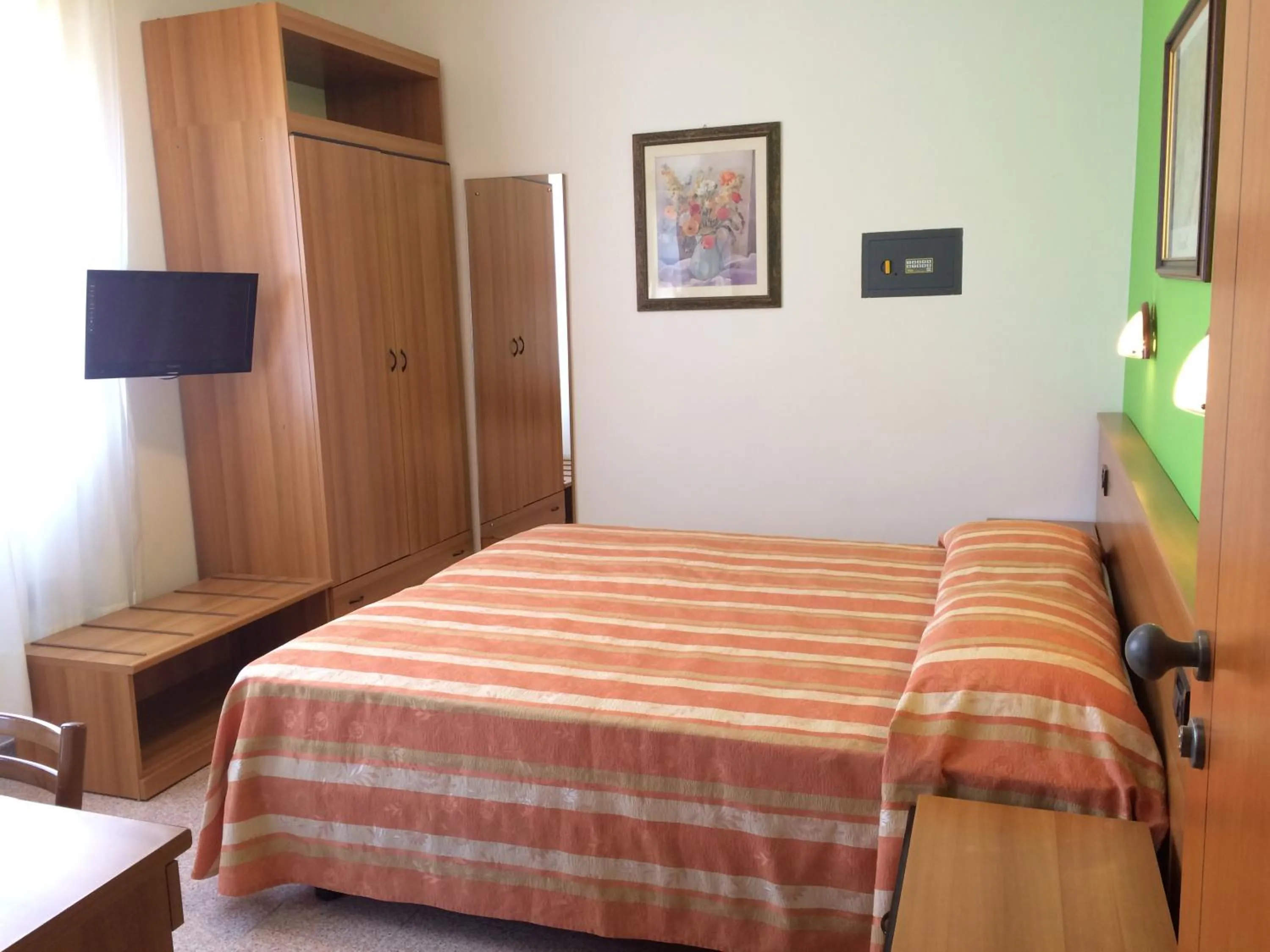 Photo of the whole room, Bed in Hotel Angelo