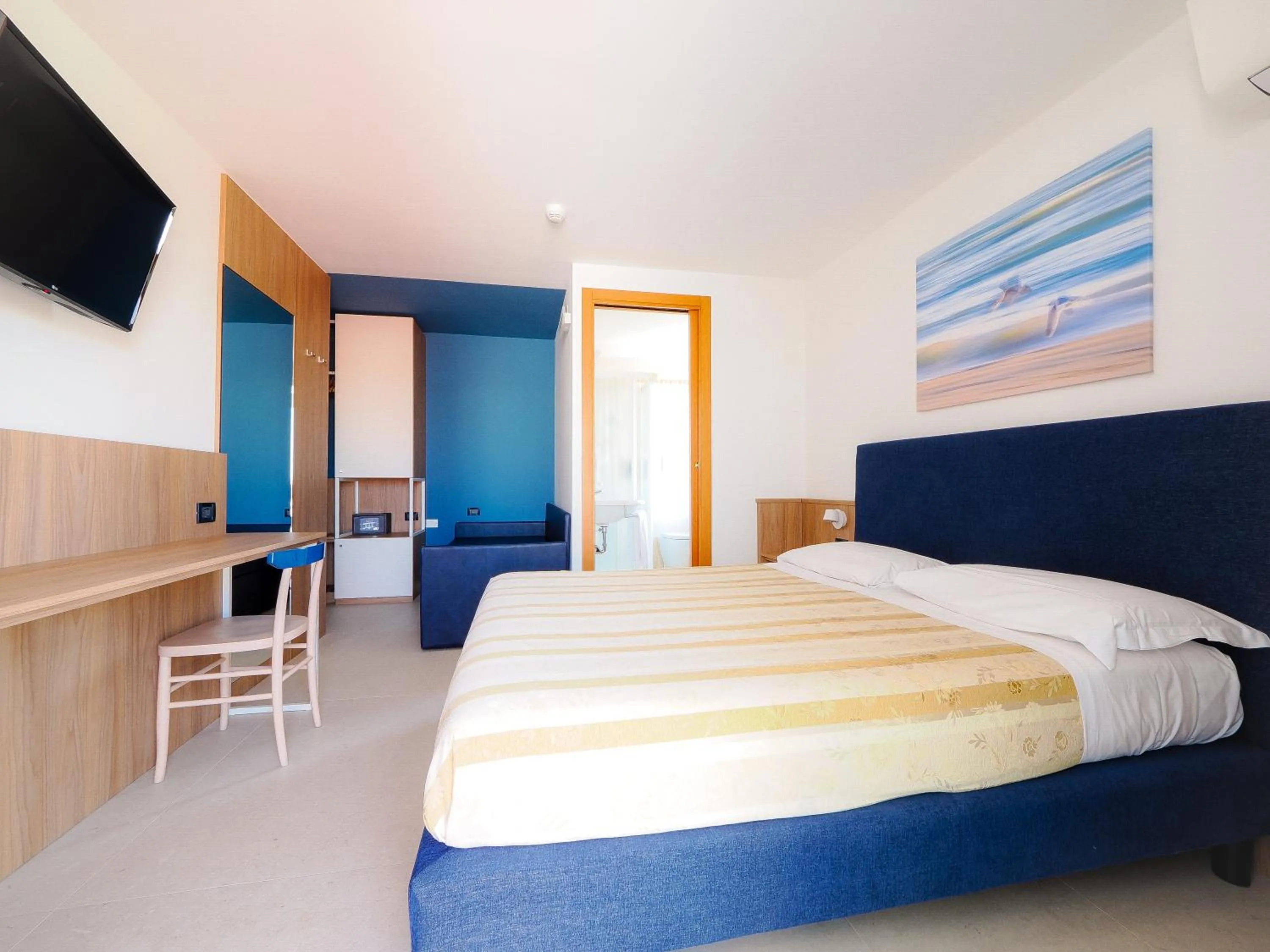 Photo of the whole room, Bed in Hotel Angelo