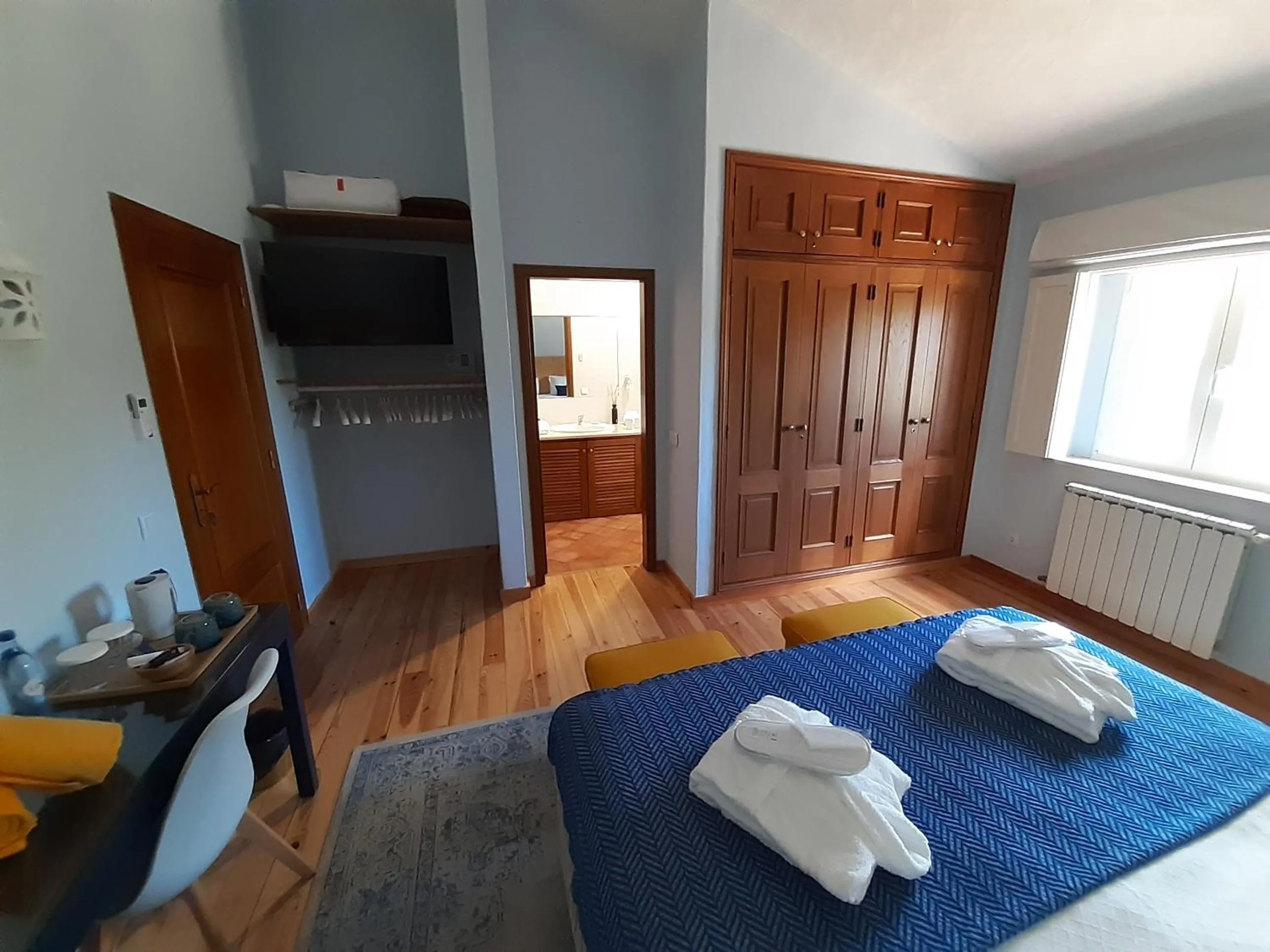 Bedroom in ApraHouseLoule Guesthouse