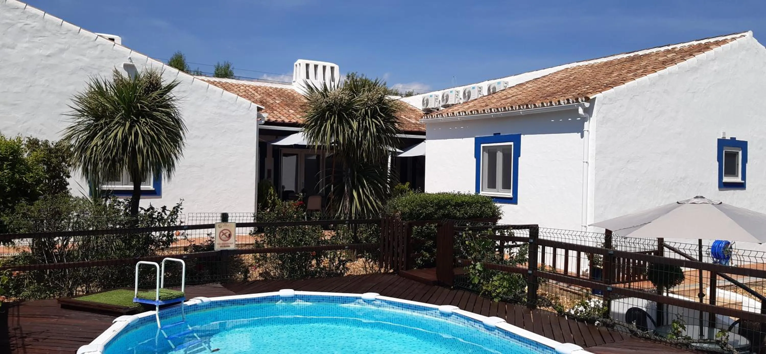 Property building in ApraHouseLoule Guesthouse