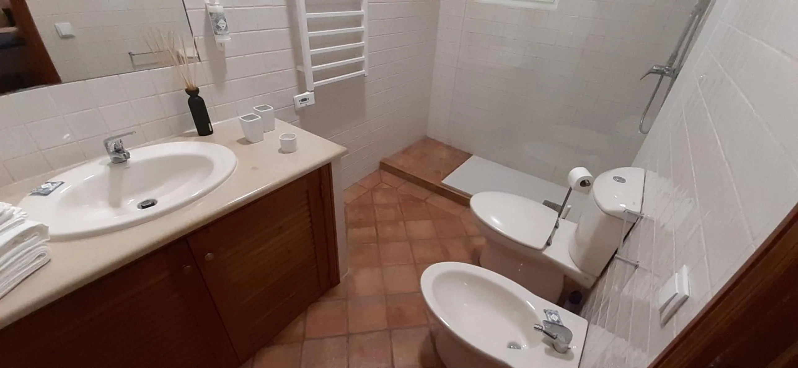 Bathroom in ApraHouseLoule Guesthouse