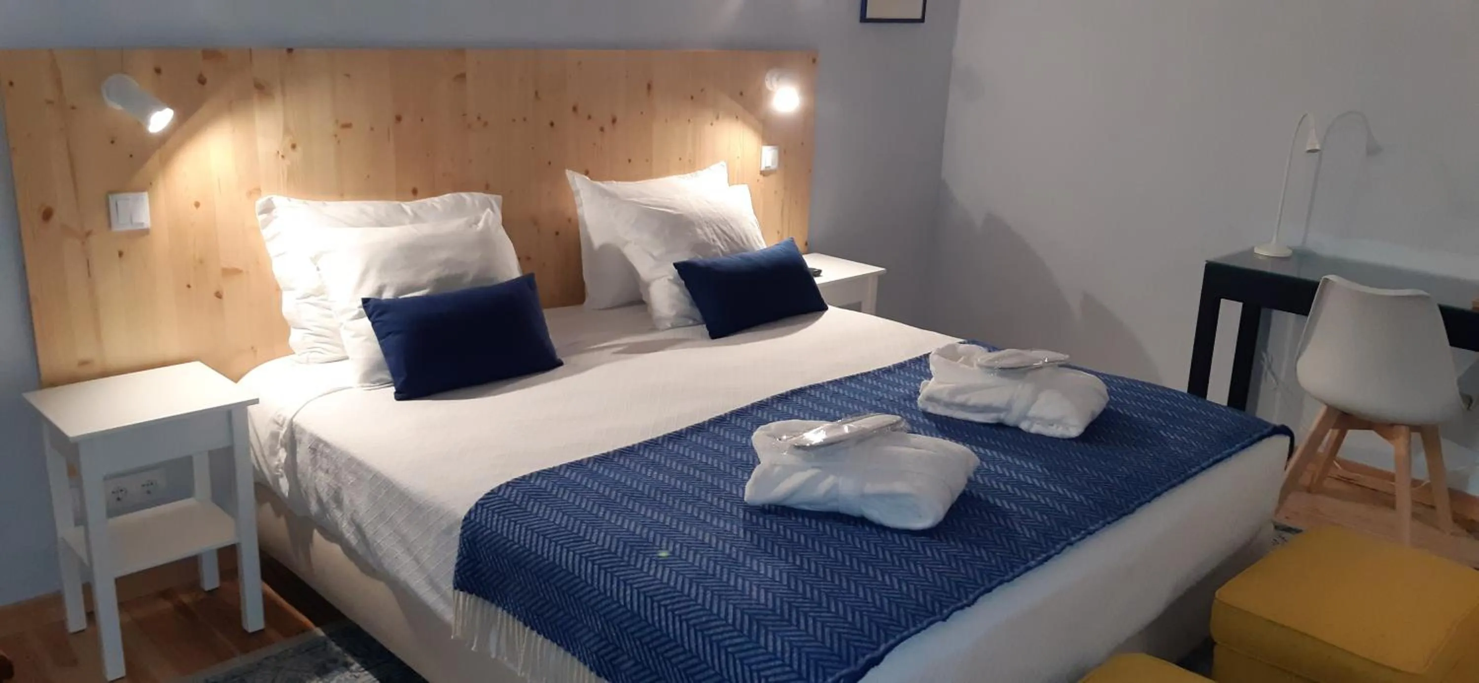 Bedroom in ApraHouseLoule Guesthouse