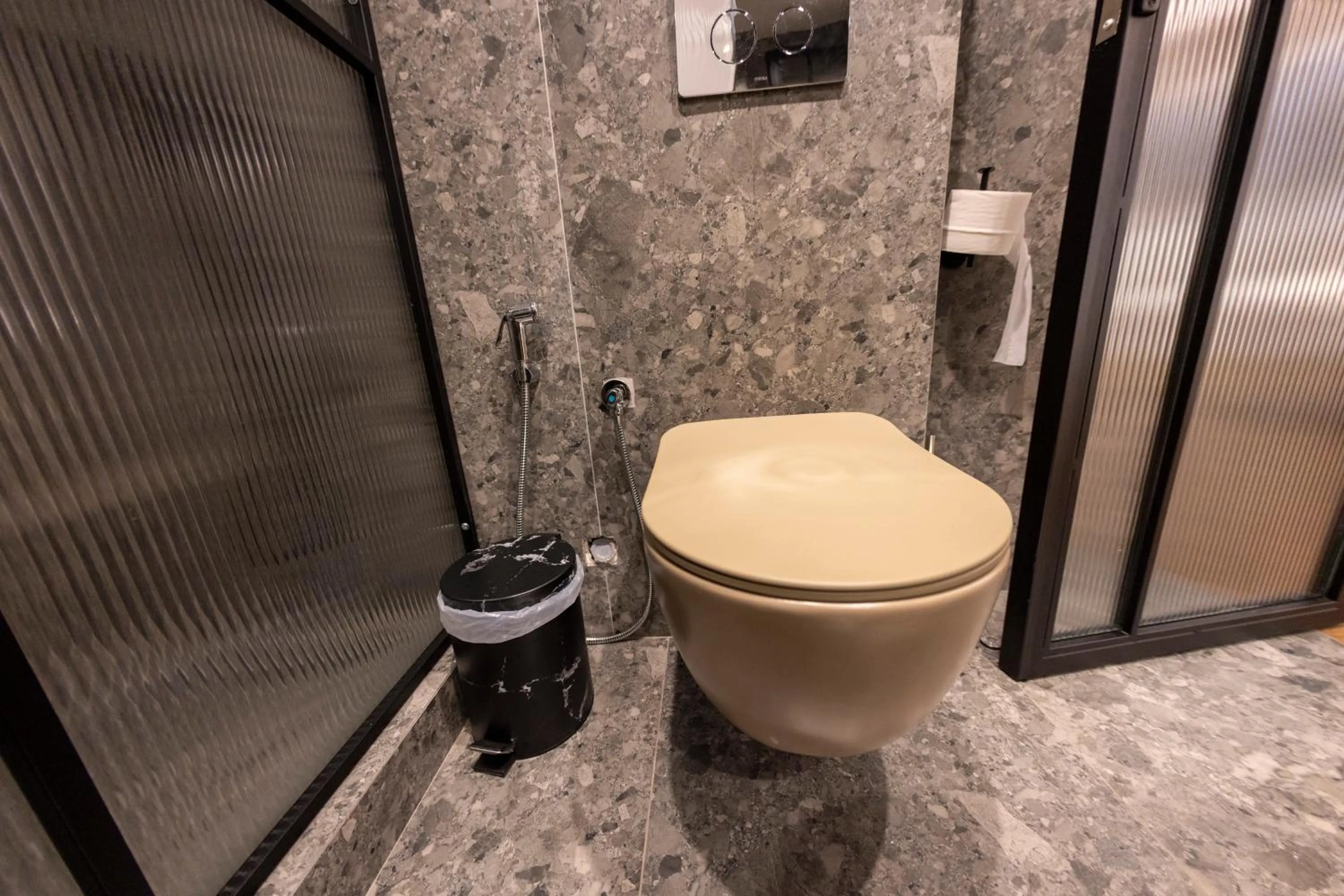 Centrally Stylish Suite by Acropolis