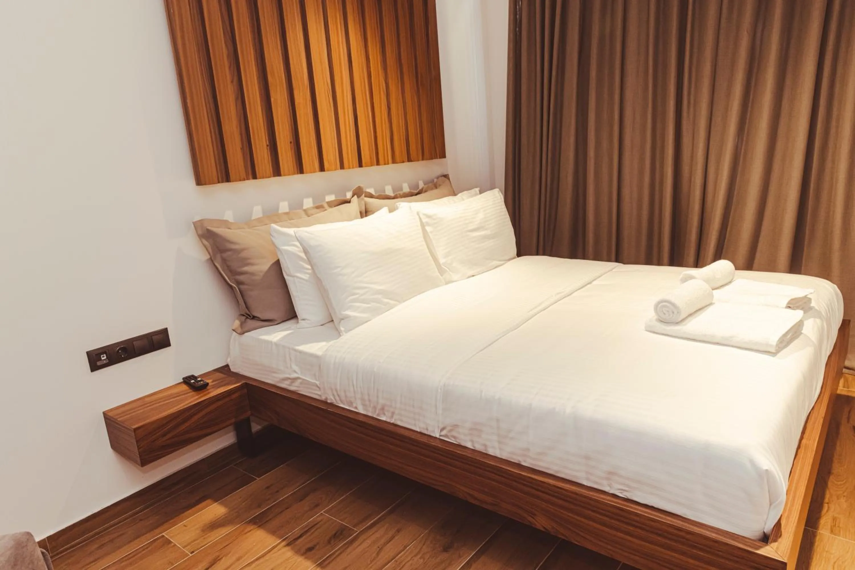 Centrally Stylish Suite by Acropolis