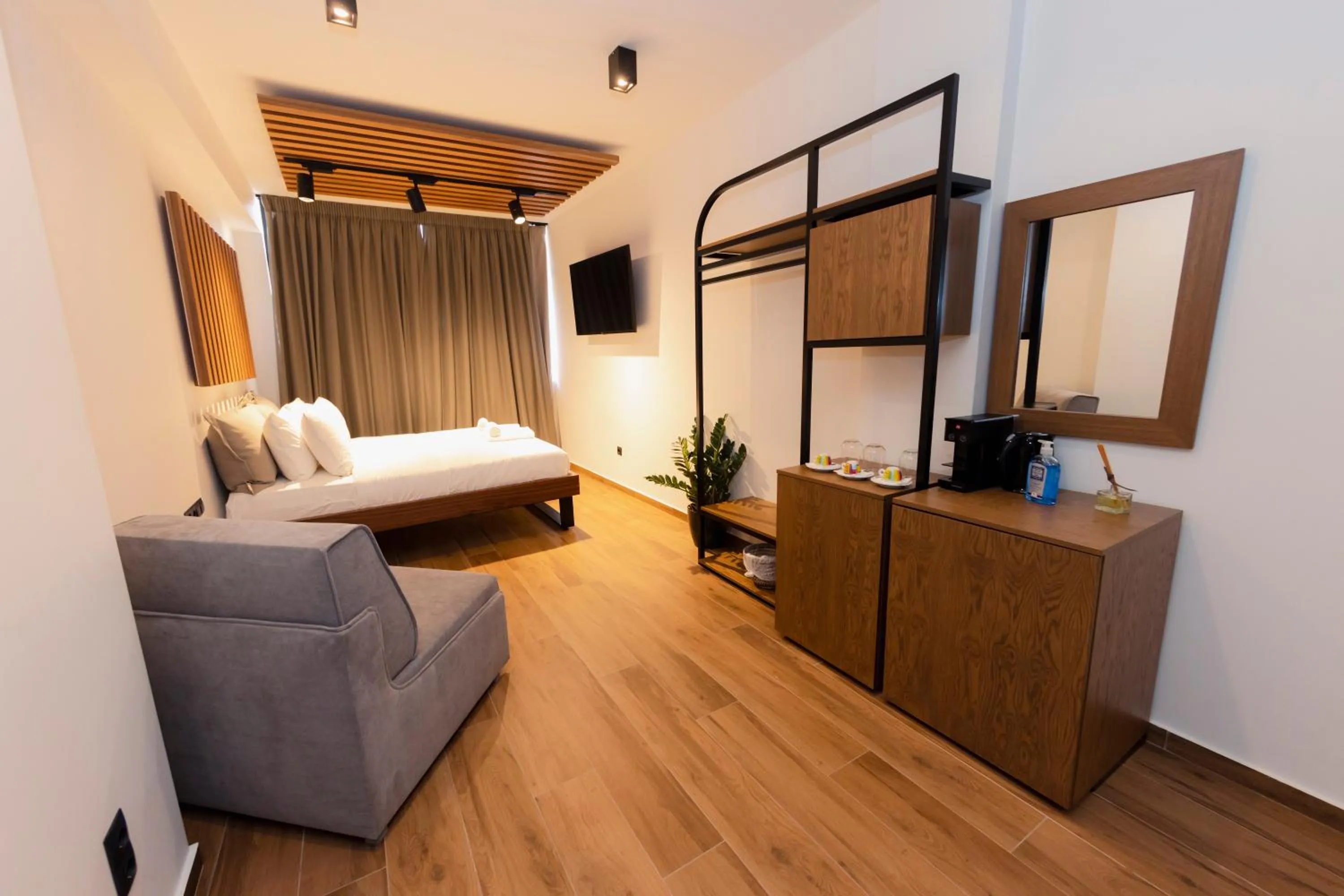 Centrally Stylish Suite by Acropolis