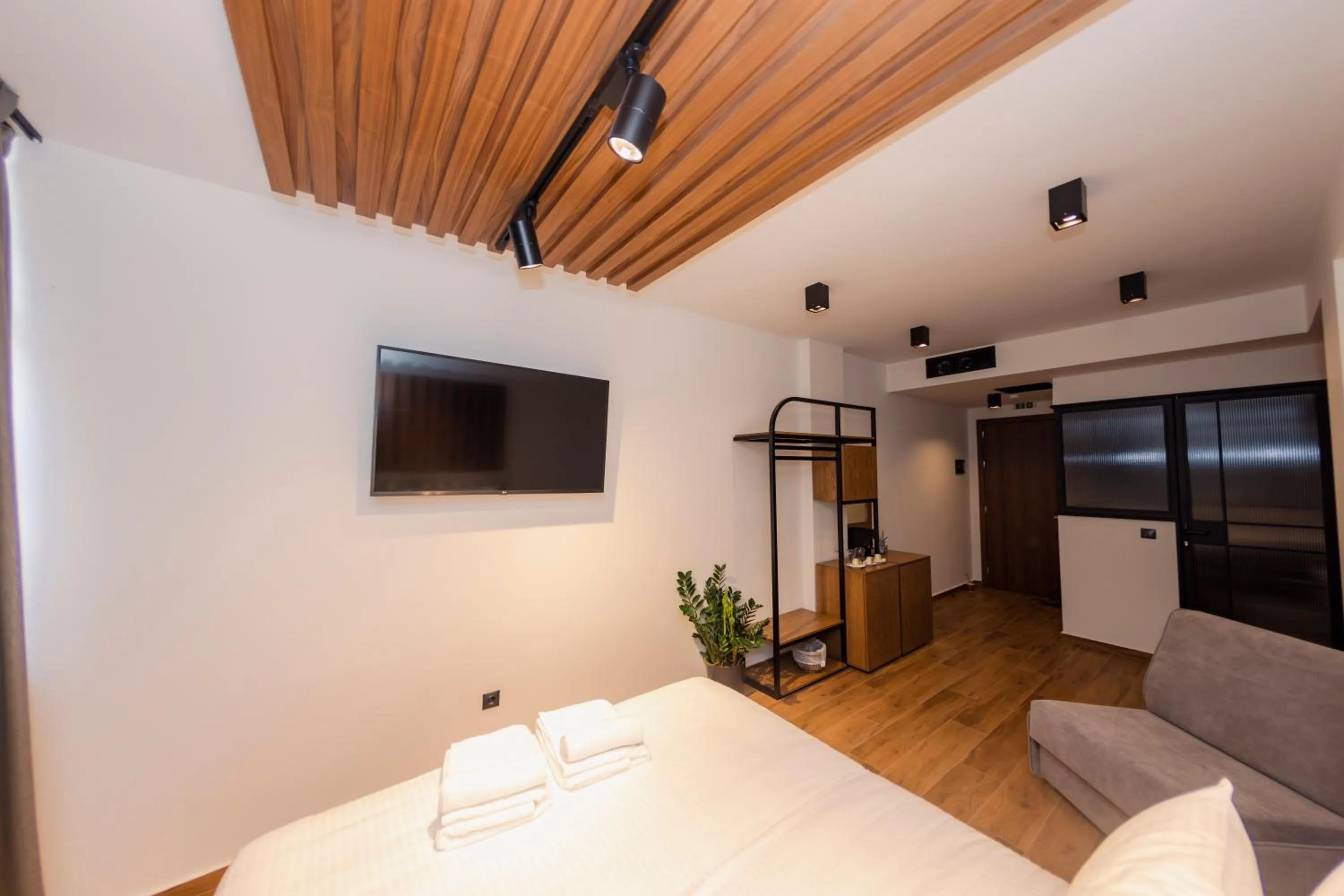 Centrally Stylish Suite by Acropolis