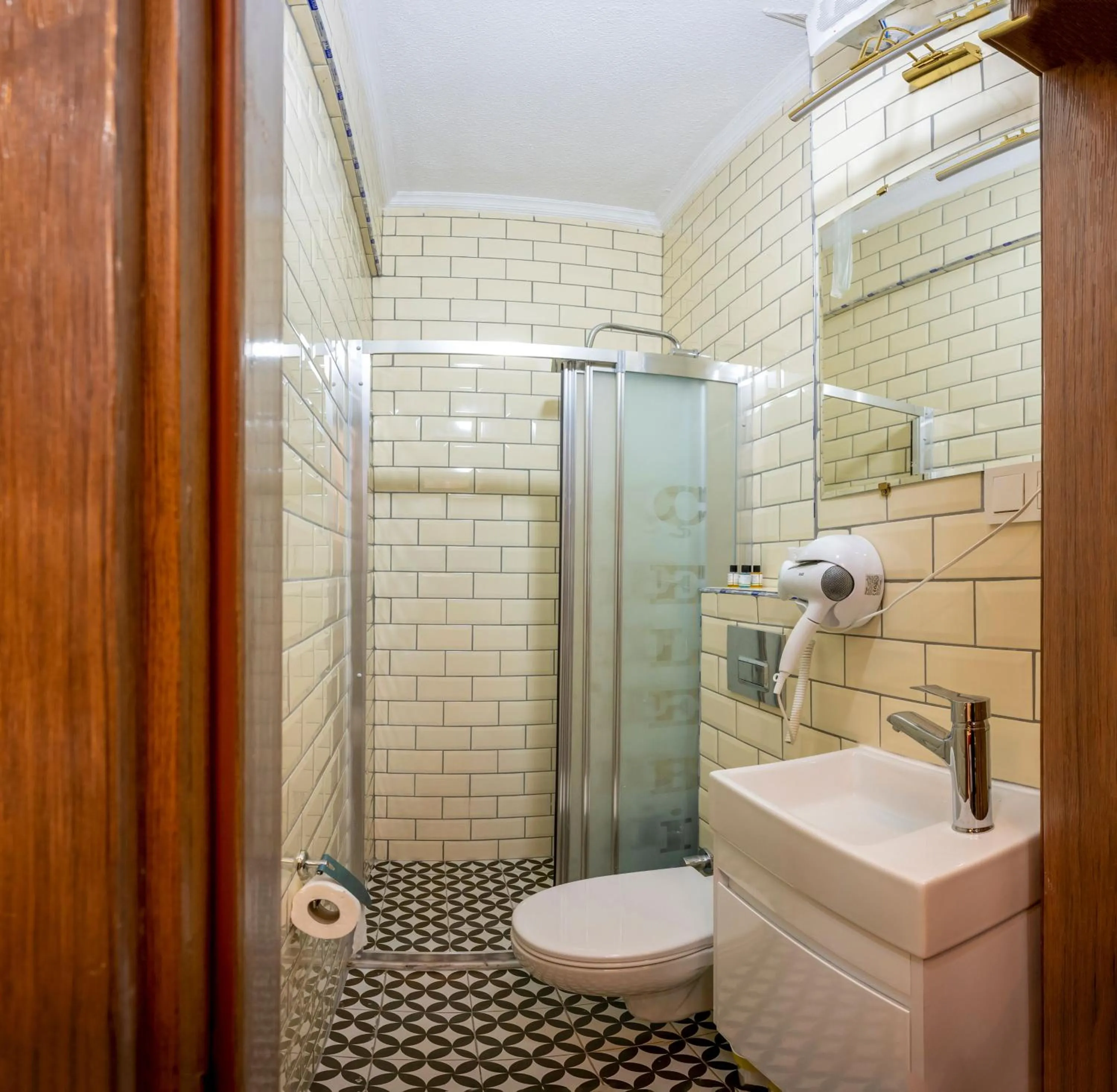 Shower in Taksim Story Residence