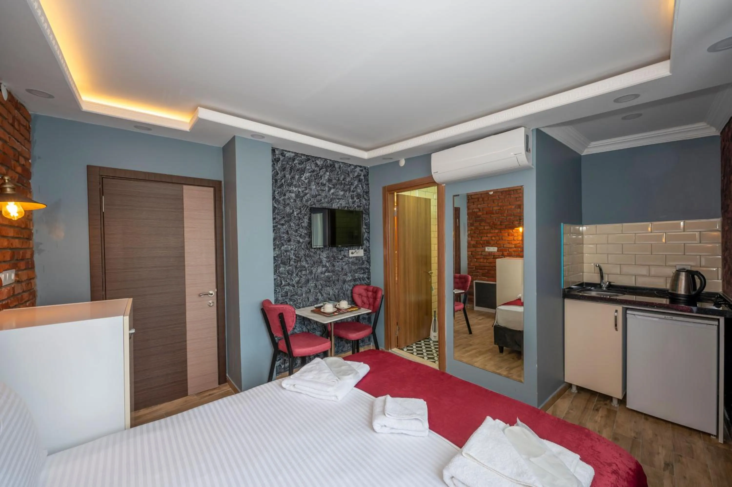 Photo of the whole room, Bed in Taksim Story Residence