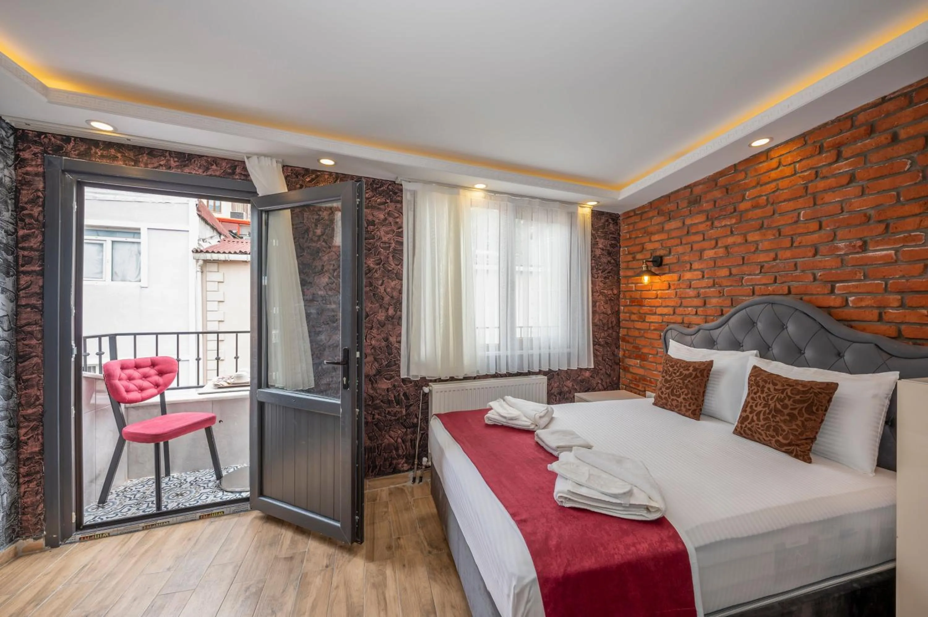 Photo of the whole room, Bed in Taksim Story Residence