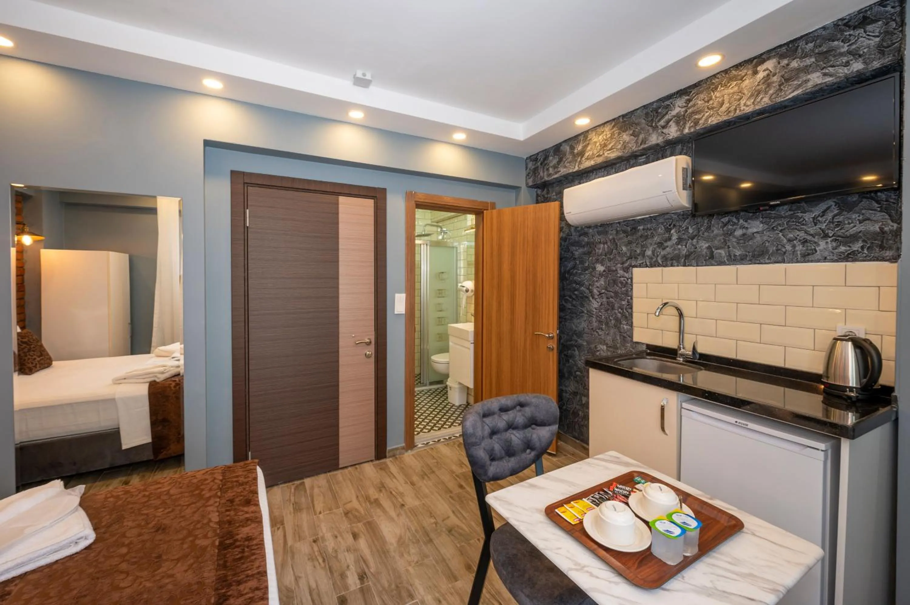 Kitchen or kitchenette, Bed in Taksim Story Residence