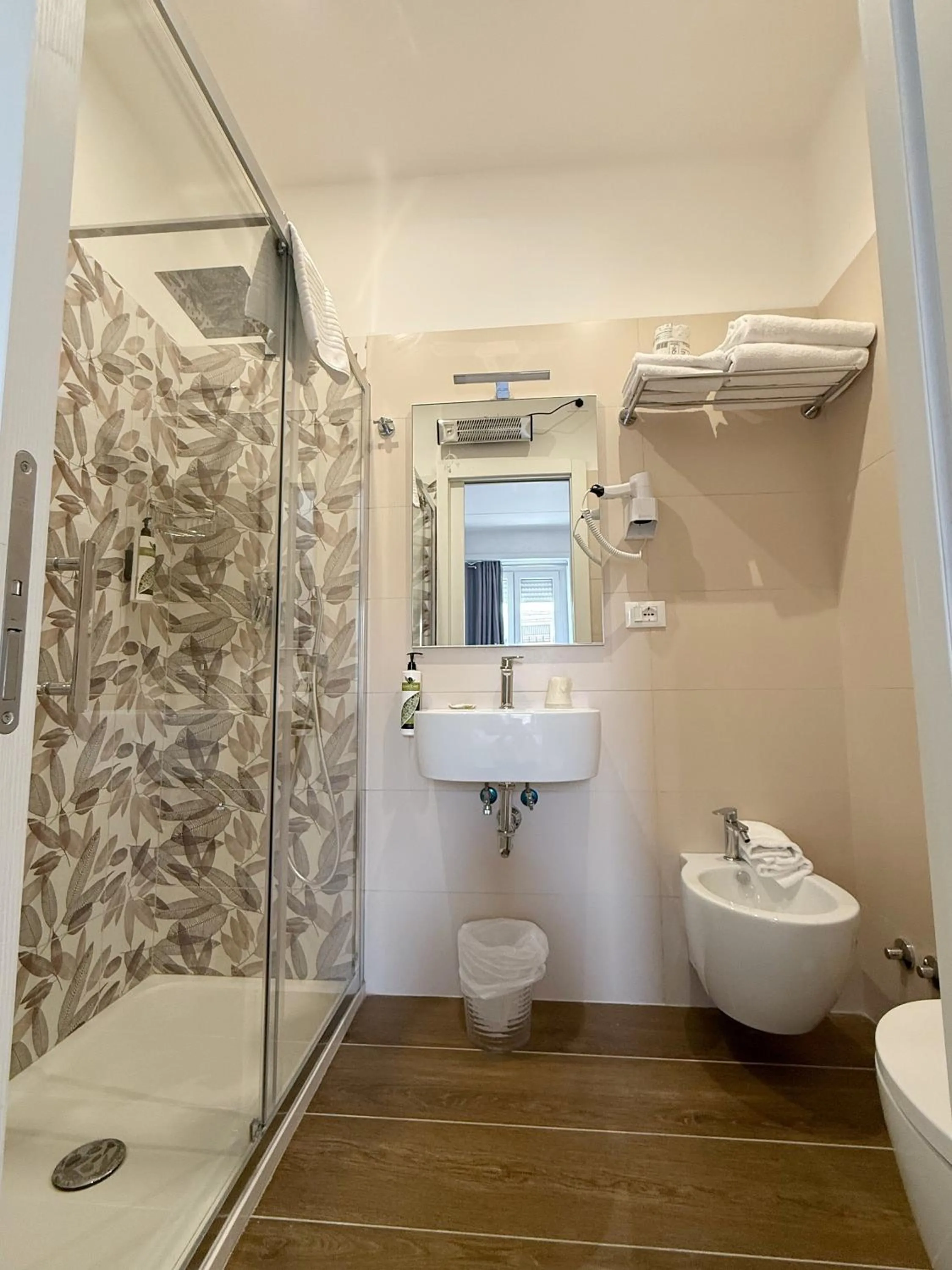 Shower in Hotel Laura