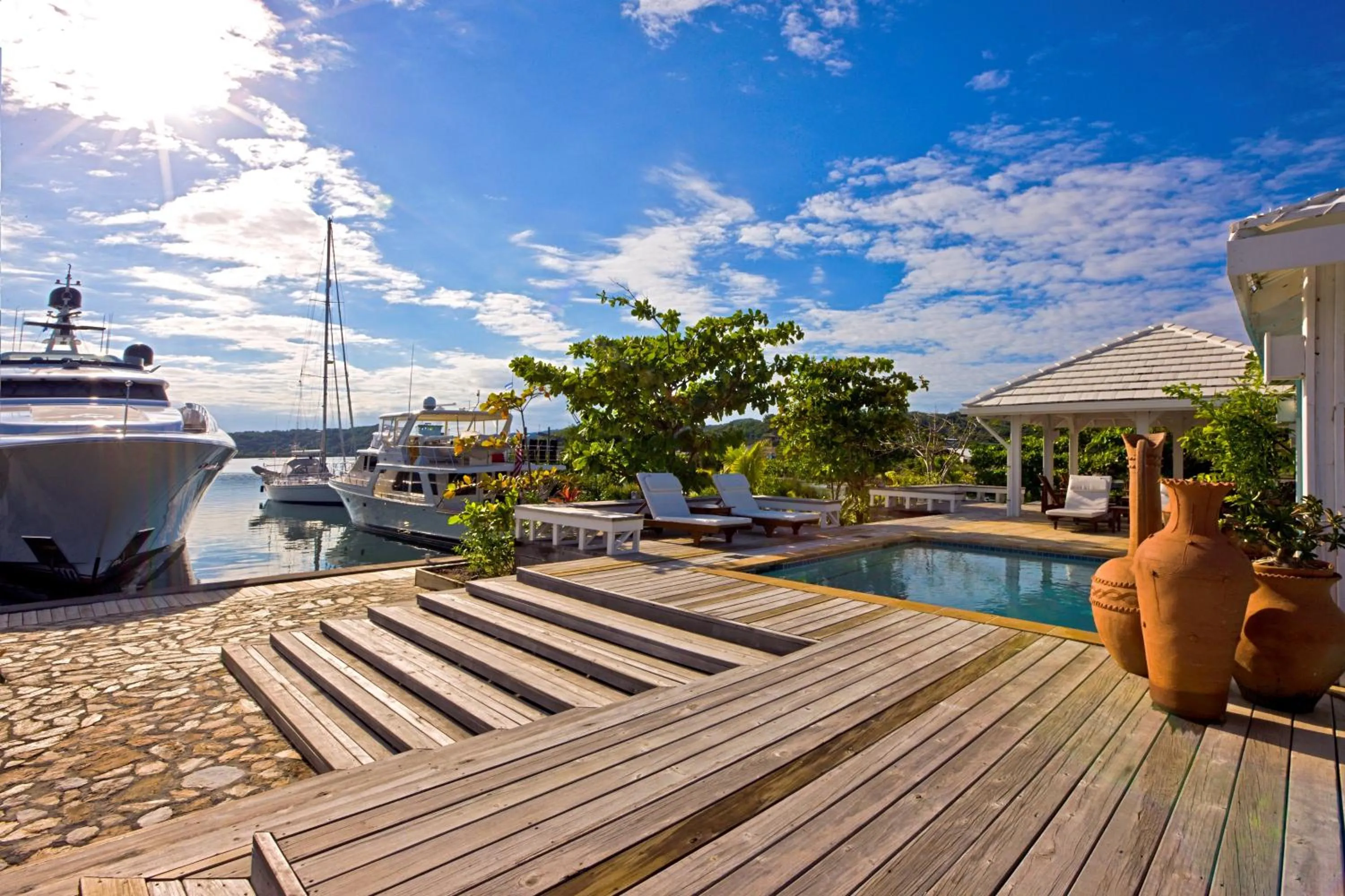 Swimming pool in Barefoot Cay Resort