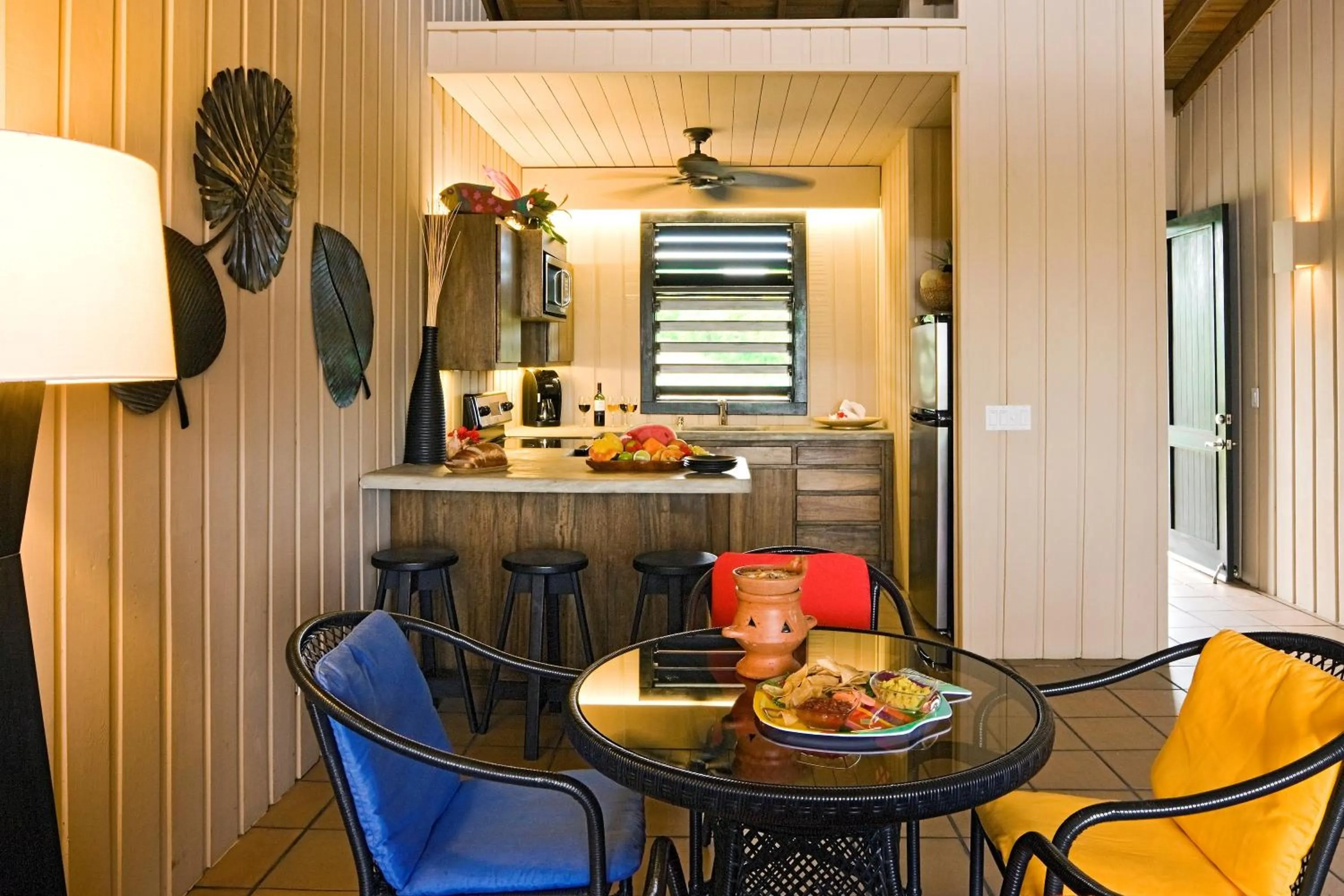 Kitchen or kitchenette in Barefoot Cay Resort