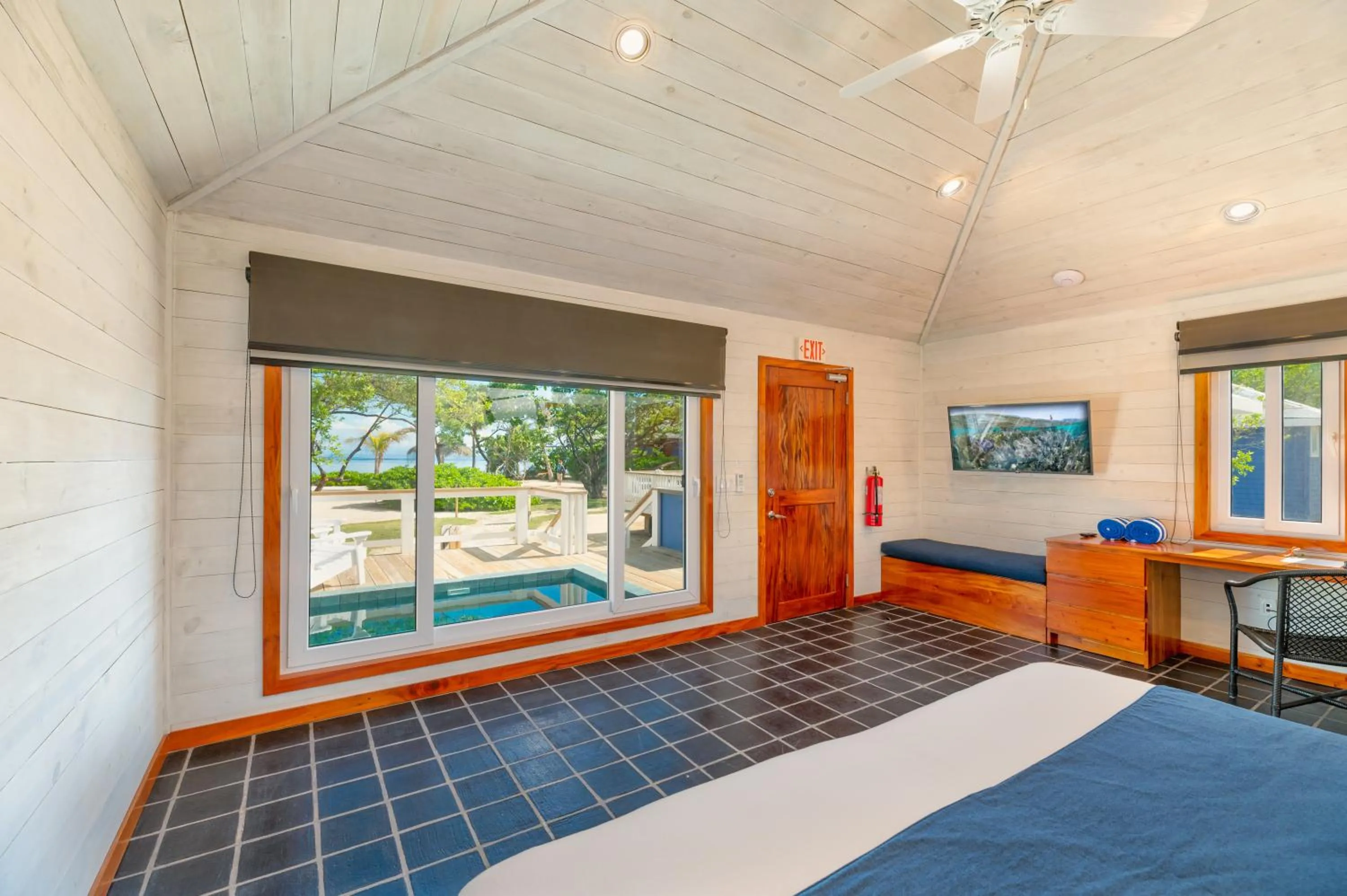 Bedroom, Bed in Barefoot Cay Resort