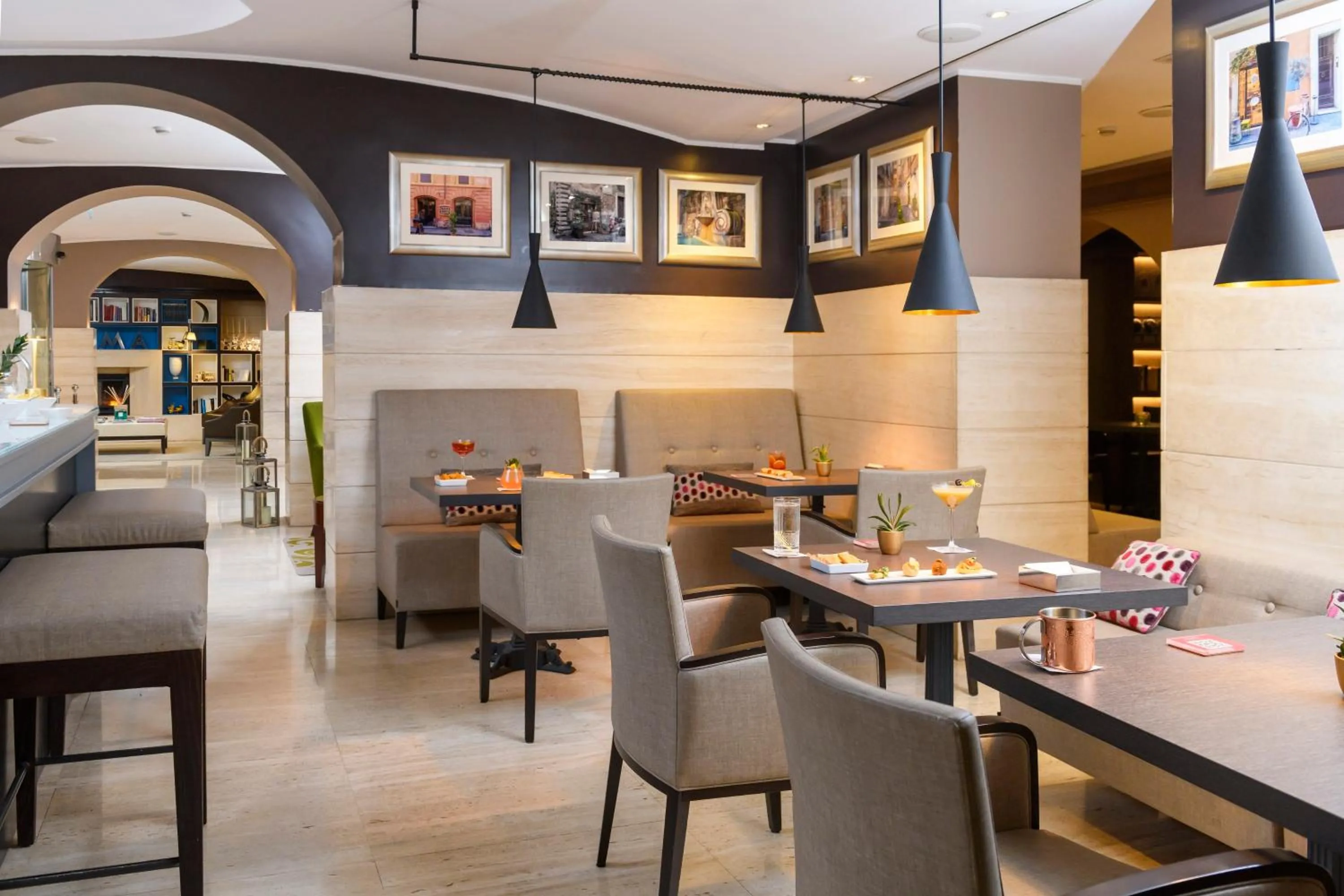 Lounge or bar in Hotel Indigo Rome - St. George by IHG