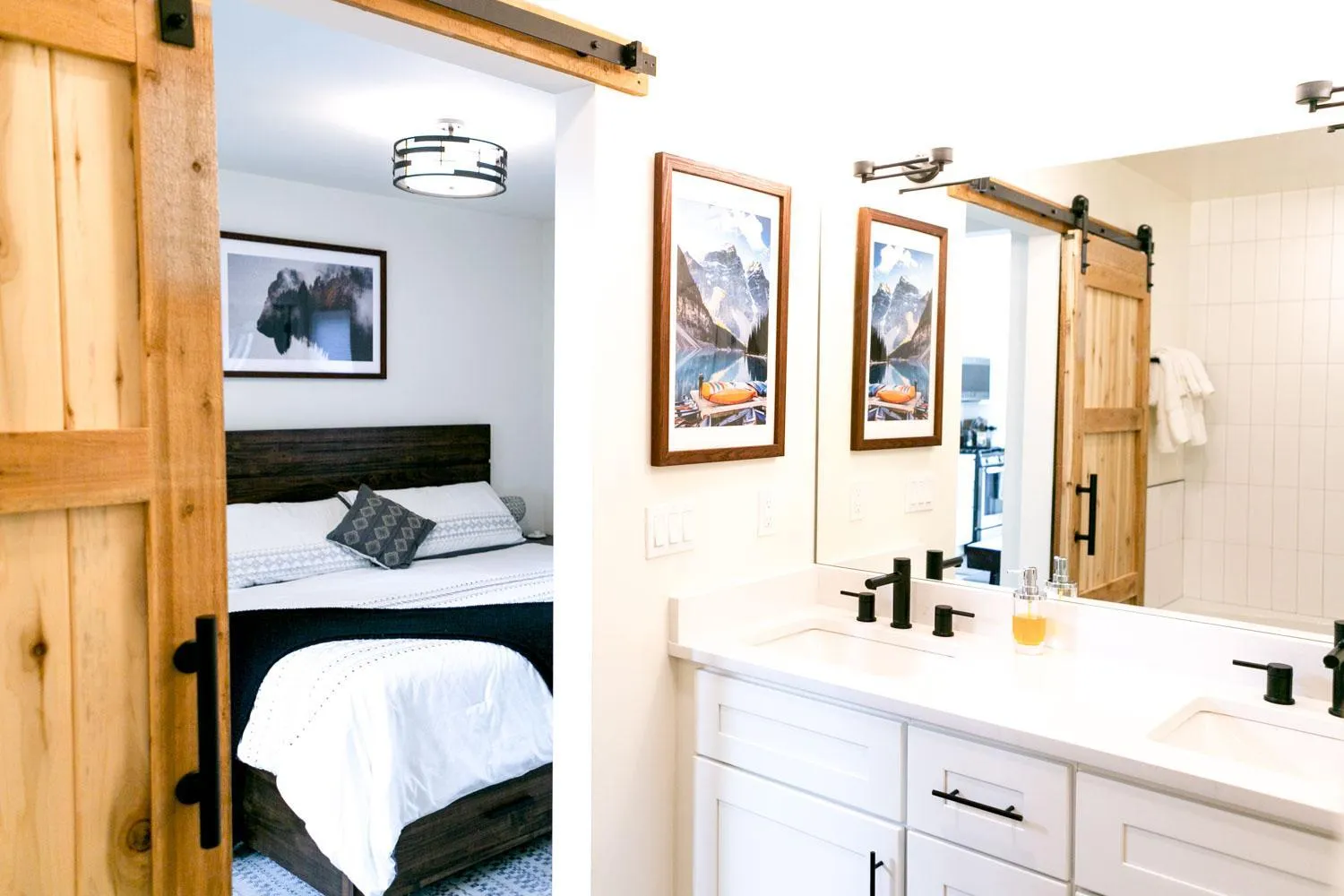 Bathroom, Bed in LUX Modern Chalet, Pool & Hot Tub, 10 Mins to the Mountain & Incredible Views