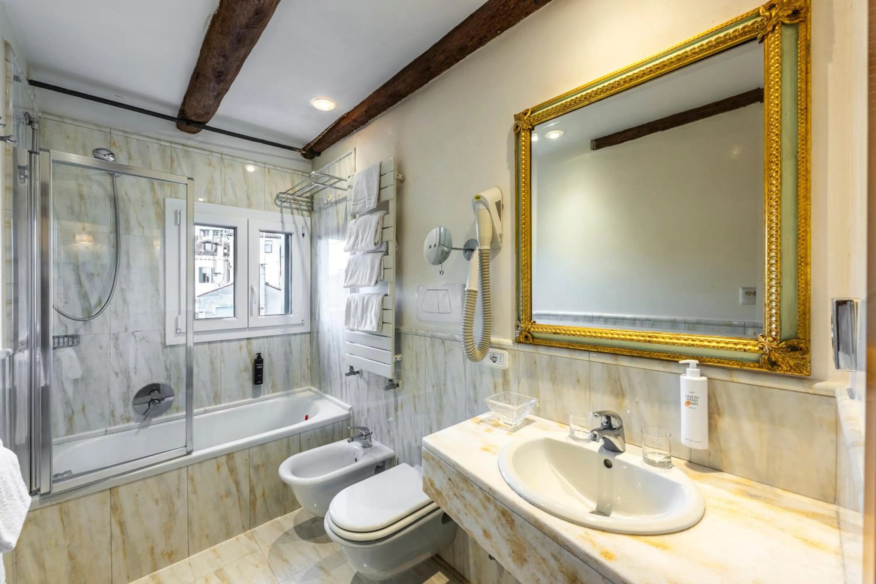 Toilet in Hotel Casa Verardo Residenza d'Epoca