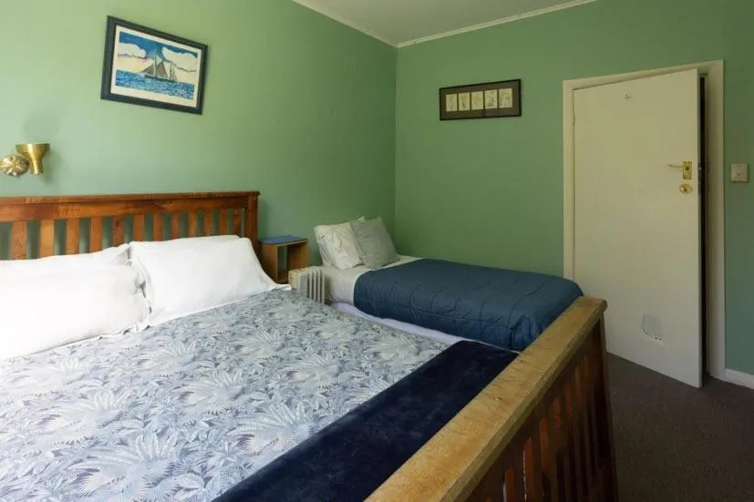 Bed in Brunnerton Lodge and Backpackers