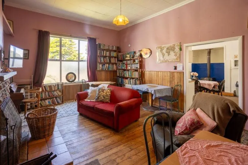 Brunnerton Lodge and Backpackers