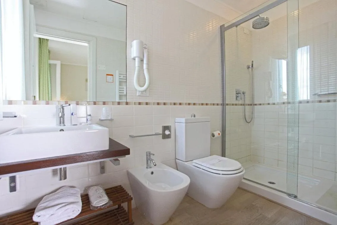 Bathroom in Arianna Hotel