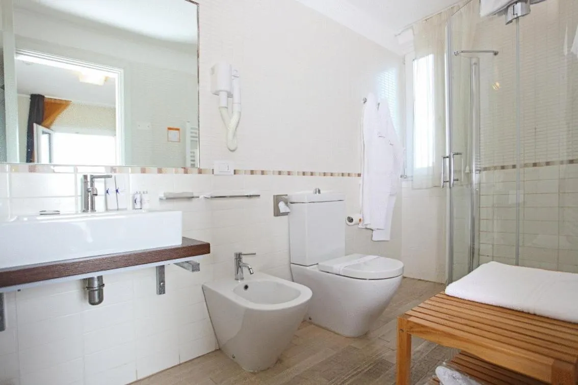 Bathroom in Arianna Hotel