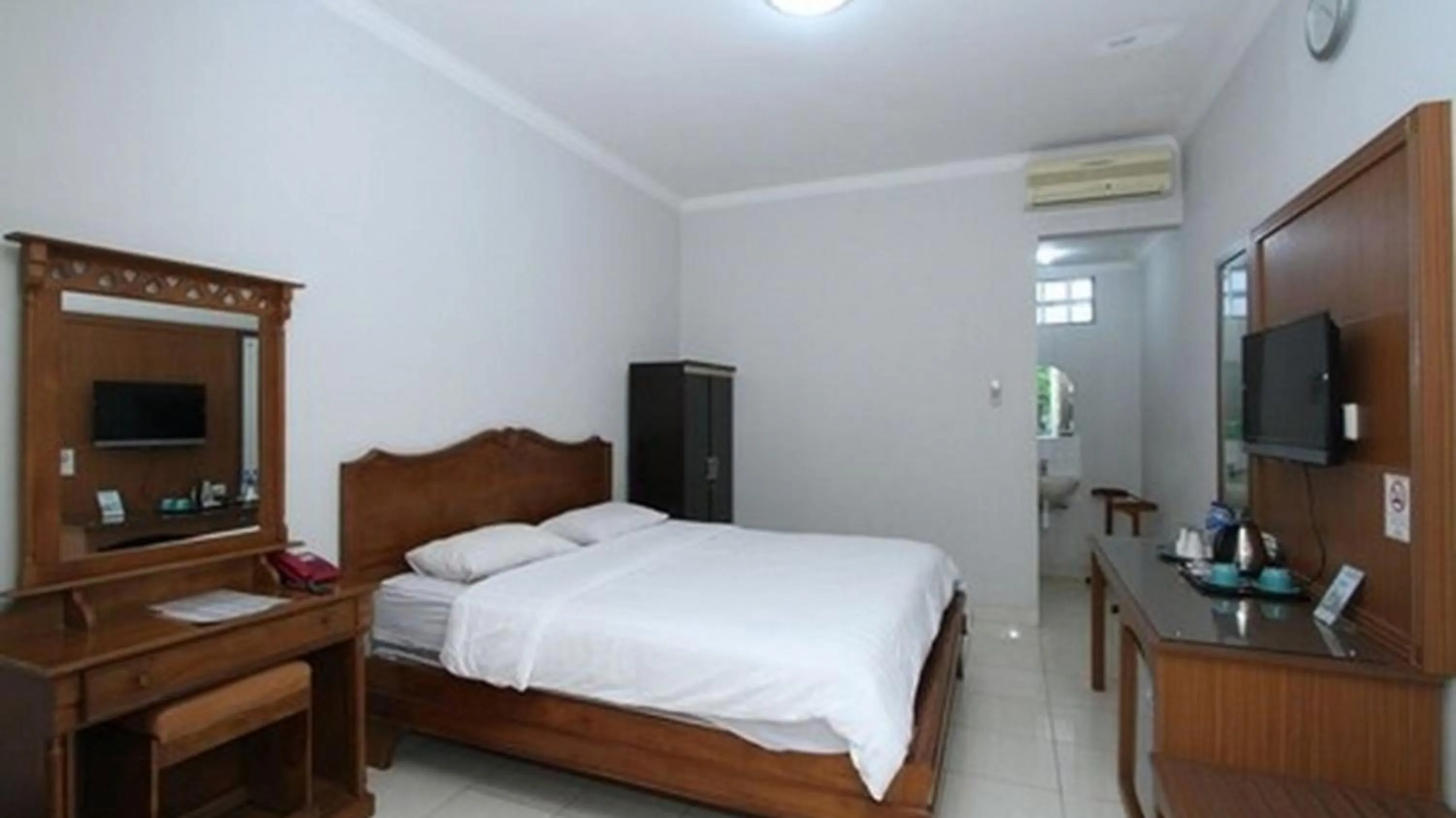 Photo of the whole room, Bed in Hotel Besar Purwokerto