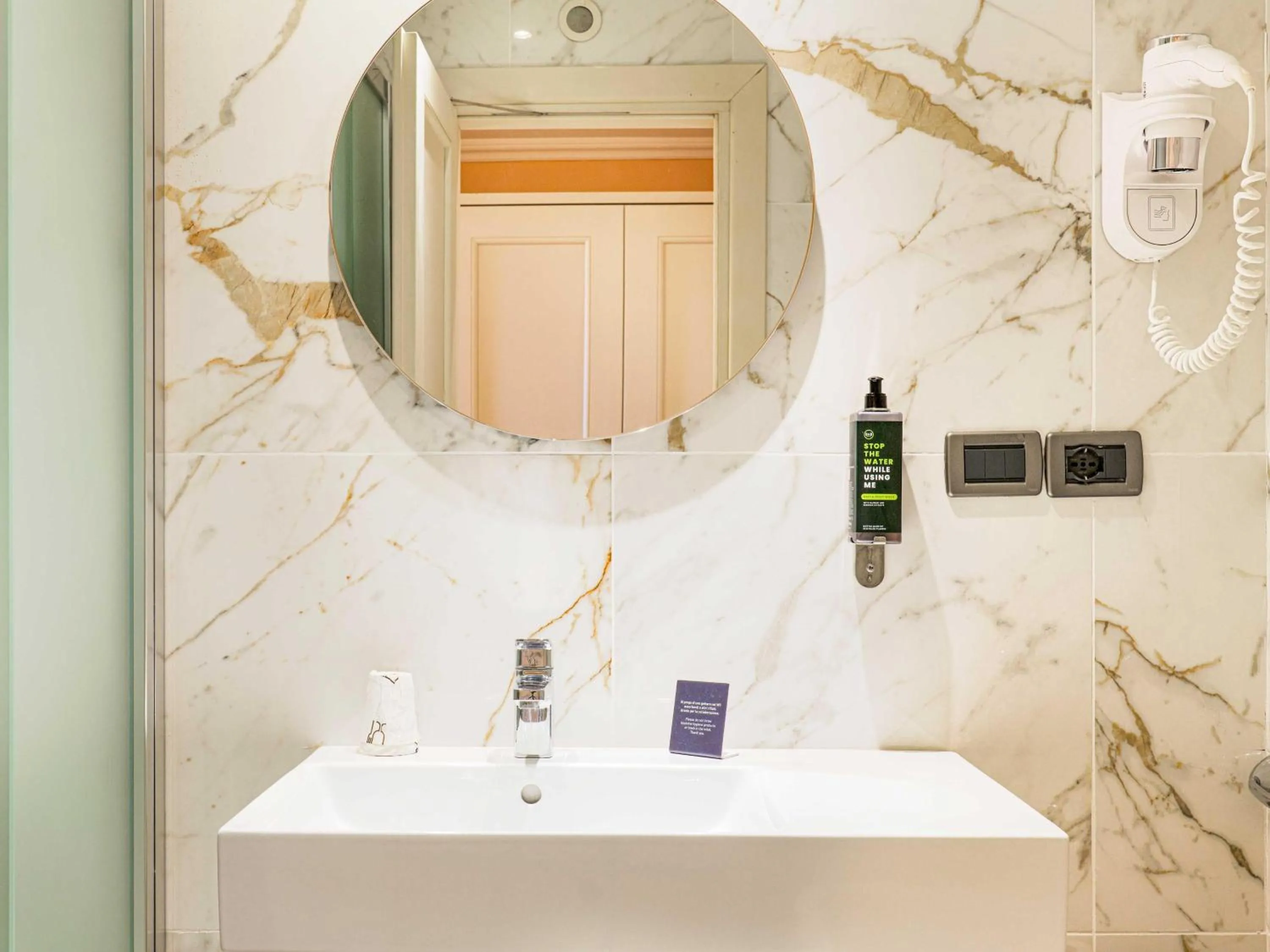 Bathroom in B&B Hotel Firenze Laurus Al Duomo