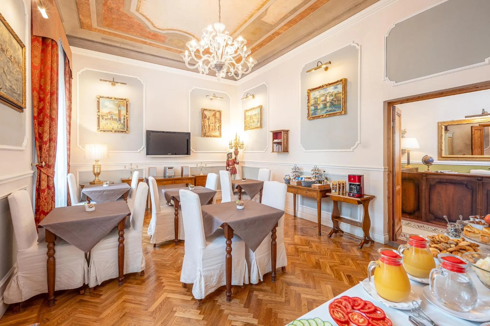 Communal lounge/ TV room in Il Marzocco Boutique B&B