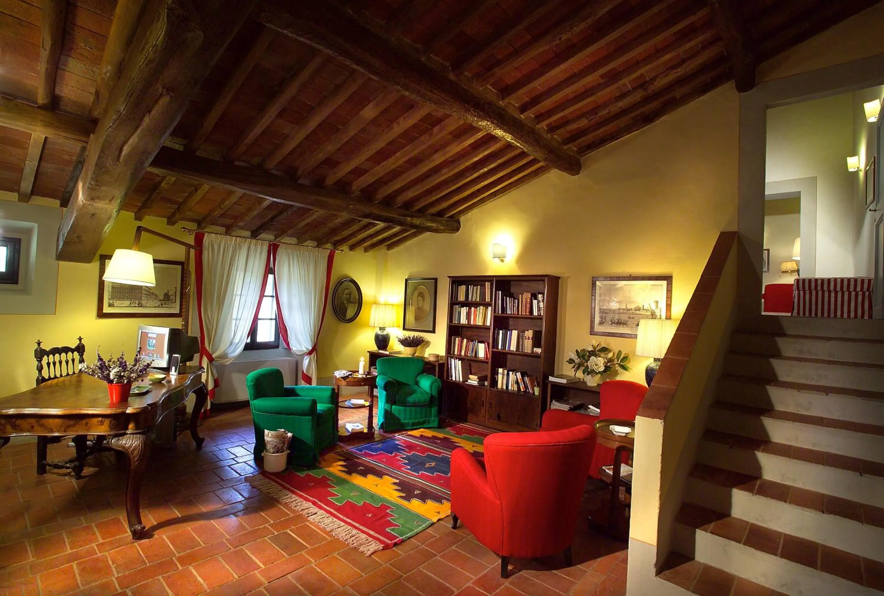 Communal lounge/ TV room in Villa Il Poggiale Dimora Storica