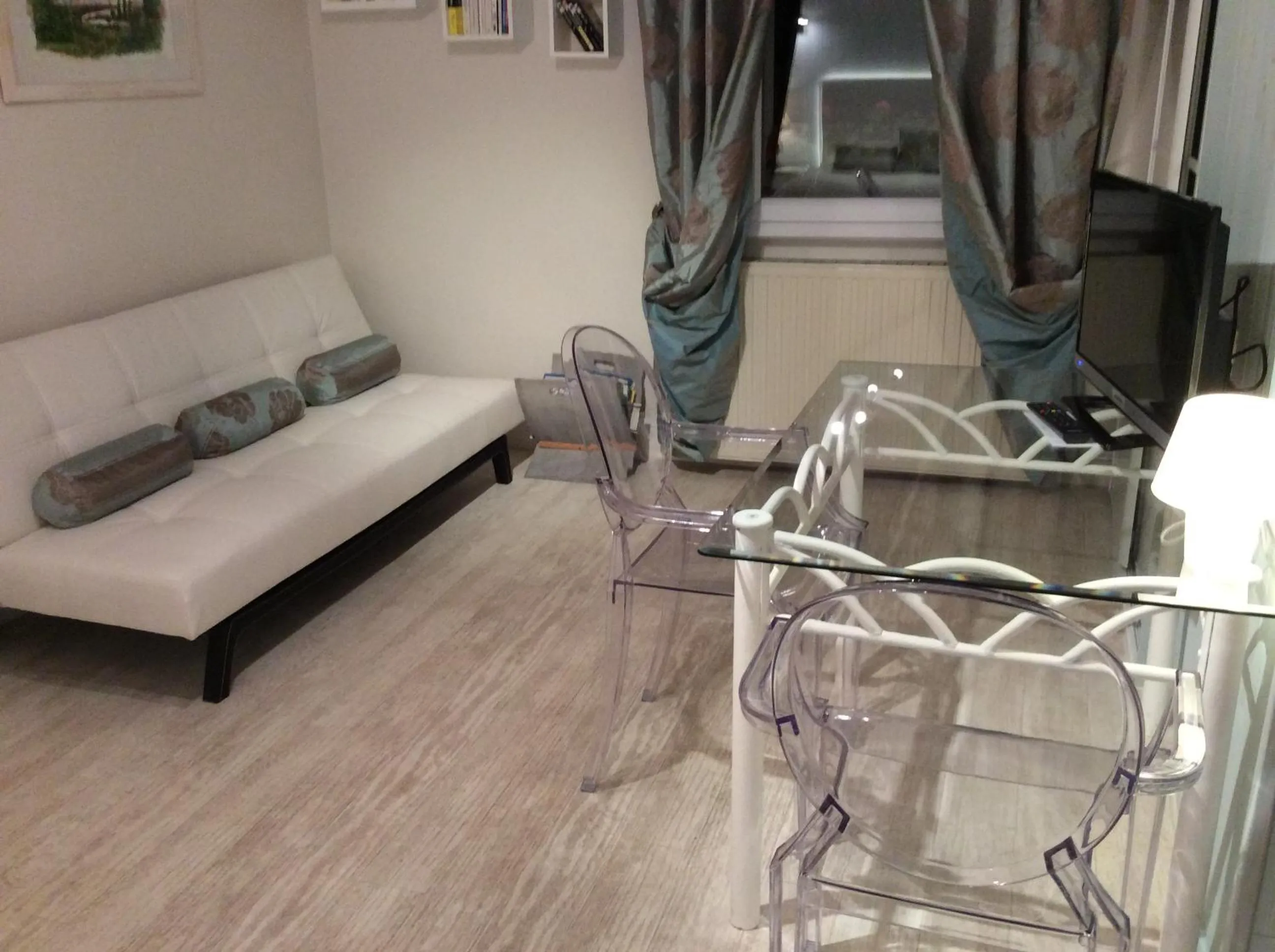 Living room in Suite EUGENIE piscine MAISON BLANCHE TULLE