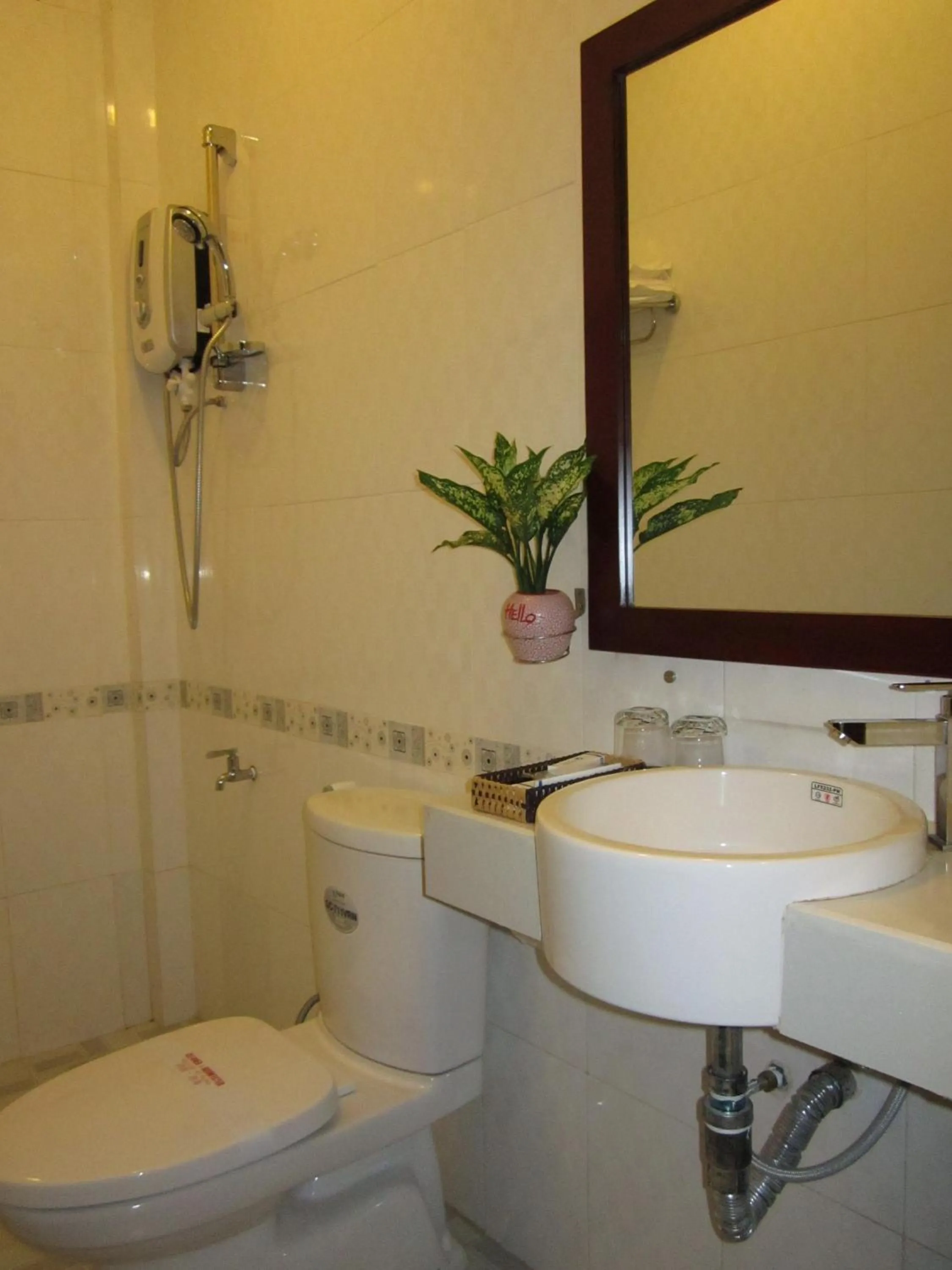 Bathroom in Hau Giang 2 Hotel Cần Thơ