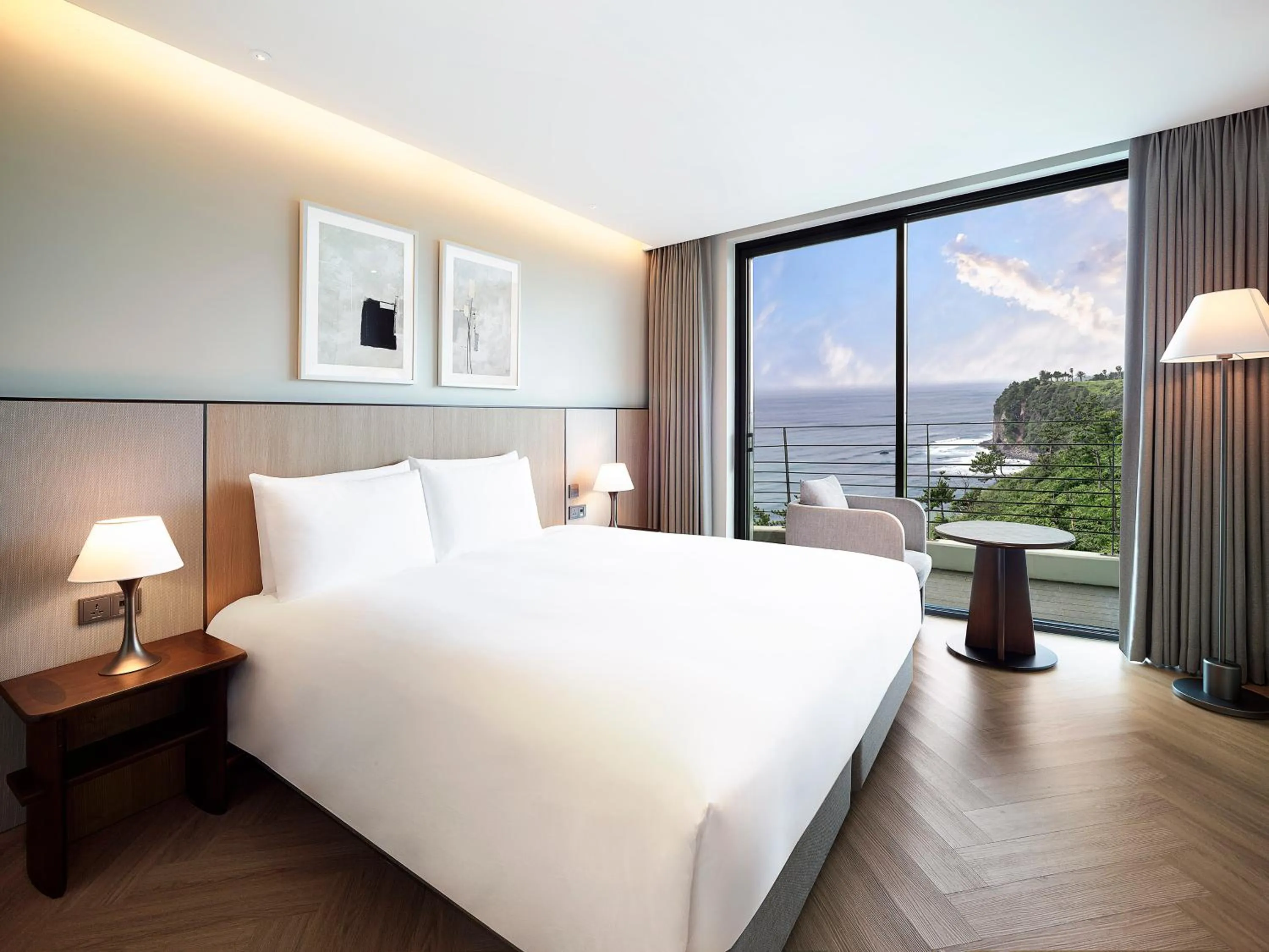 Bedroom, Bed in Parnas Hotel Jeju