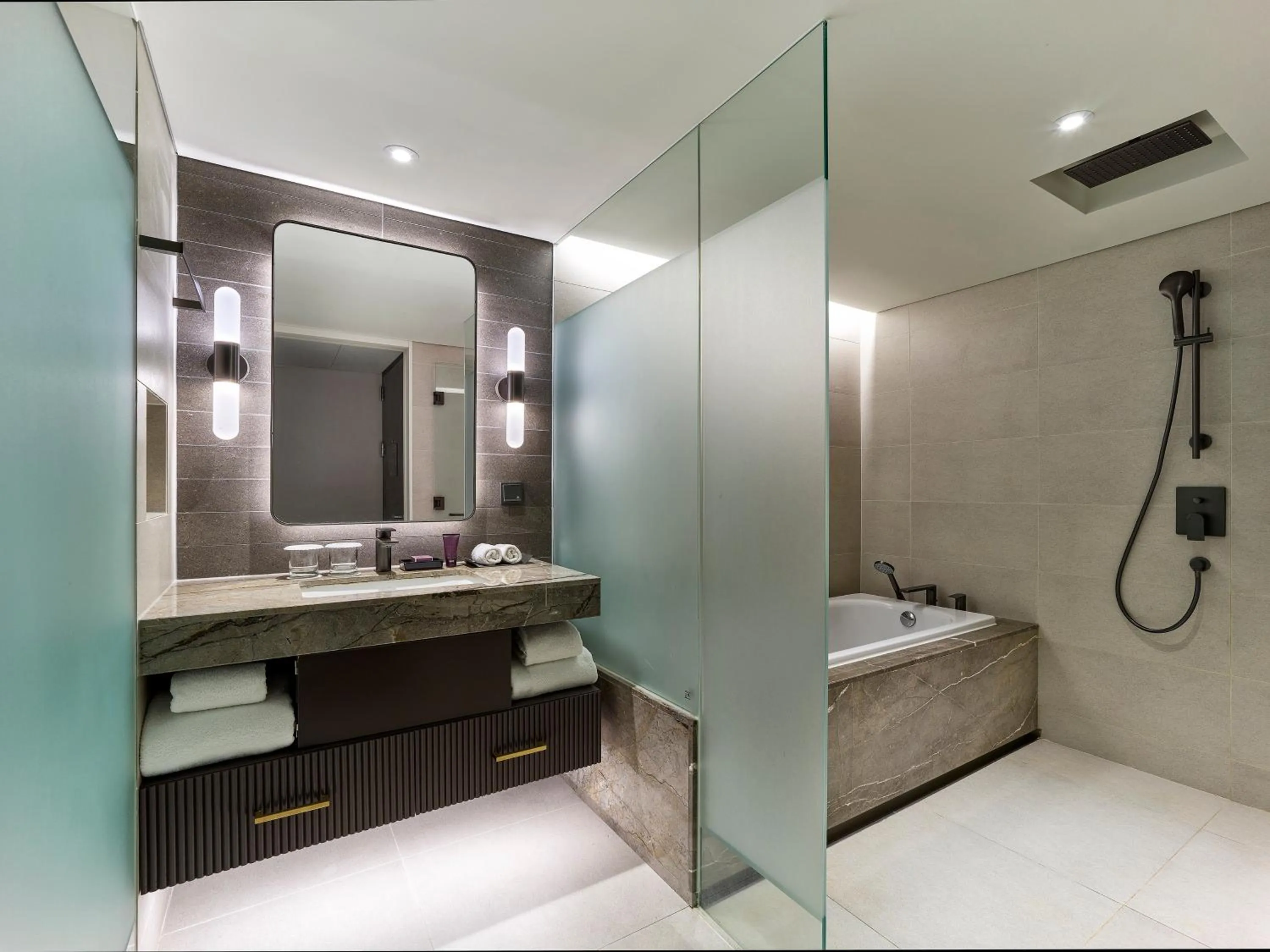 Bathroom in Parnas Hotel Jeju