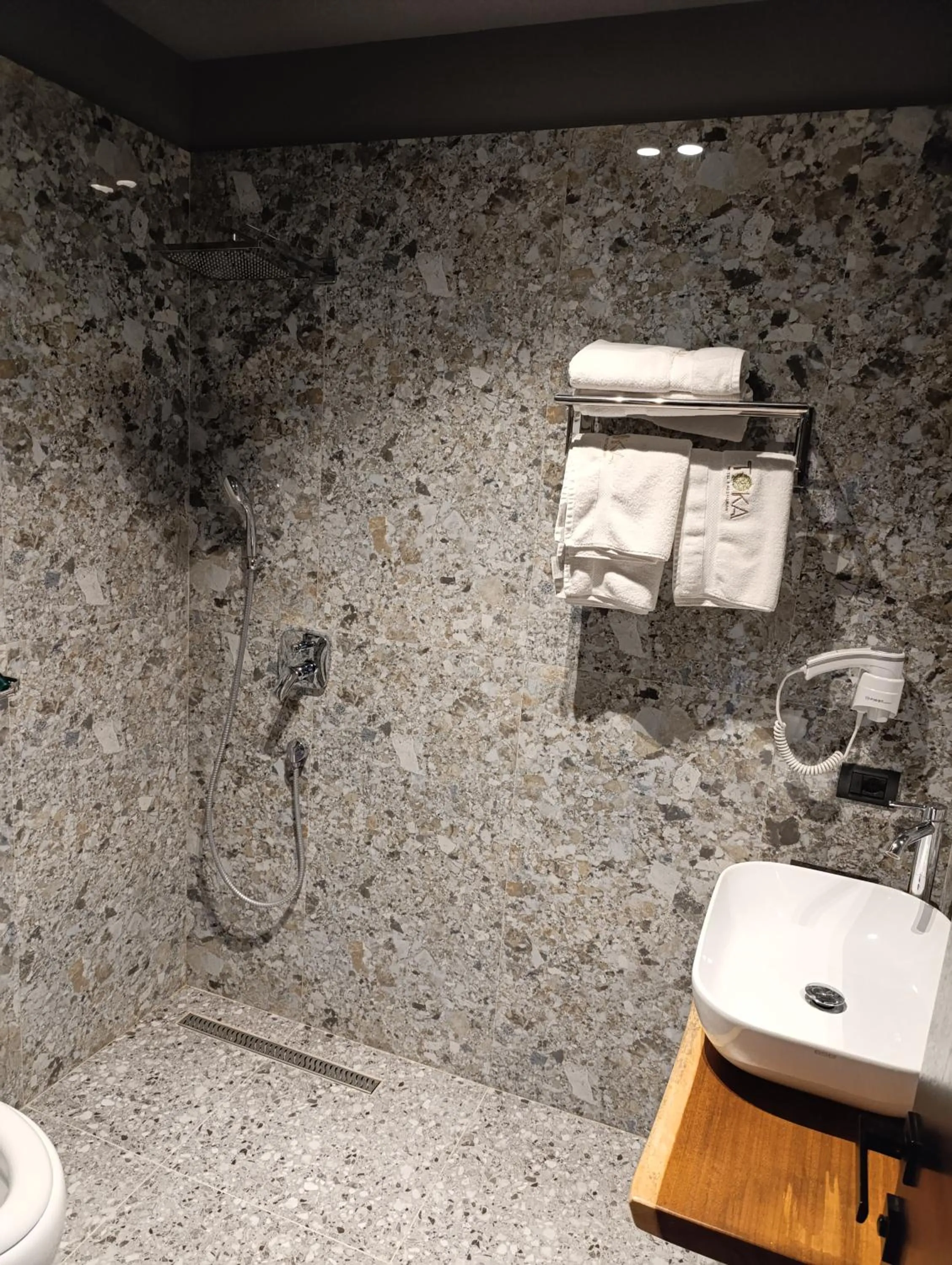 Shower in Toka Hotel Restaurant