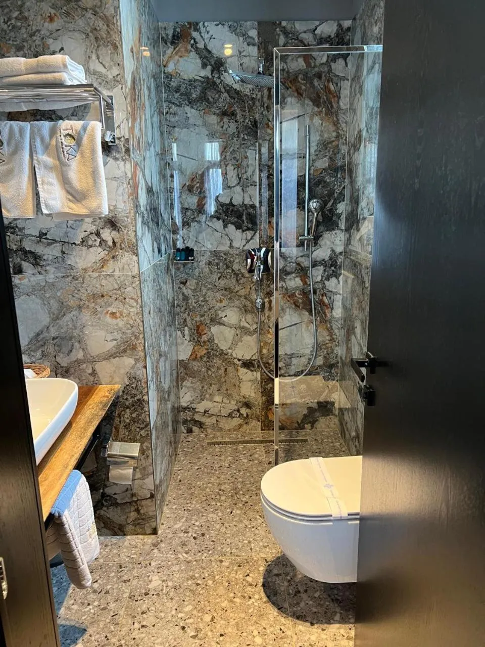 Shower in Toka Hotel Restaurant