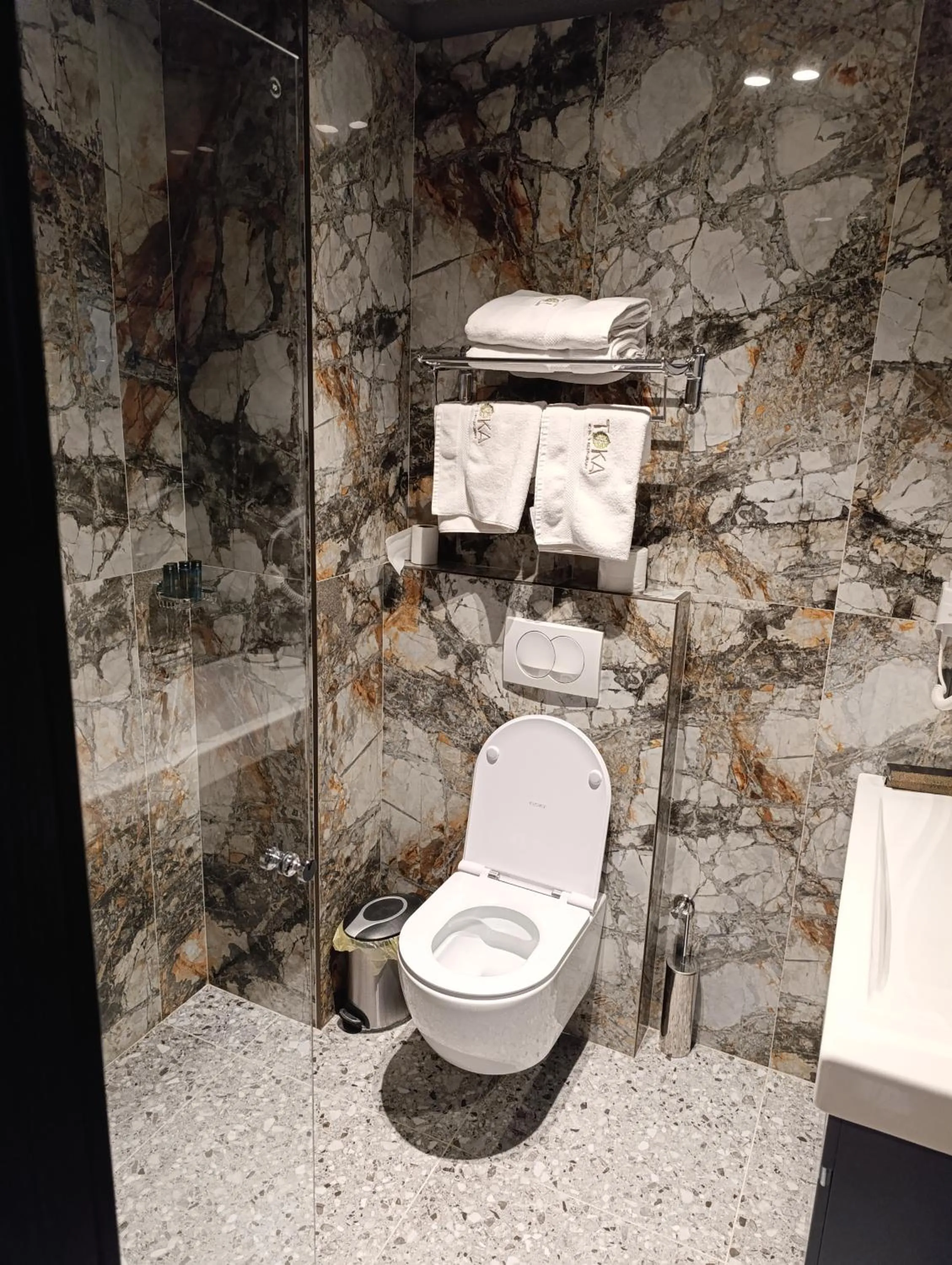 Toilet in Toka Hotel Restaurant
