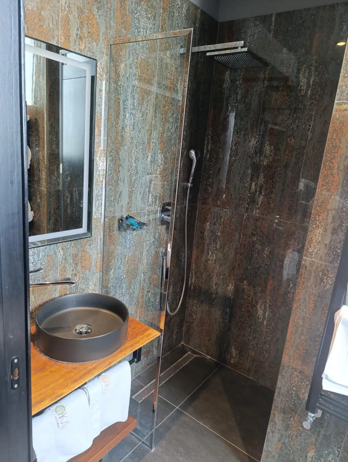 Shower in Toka Hotel Restaurant