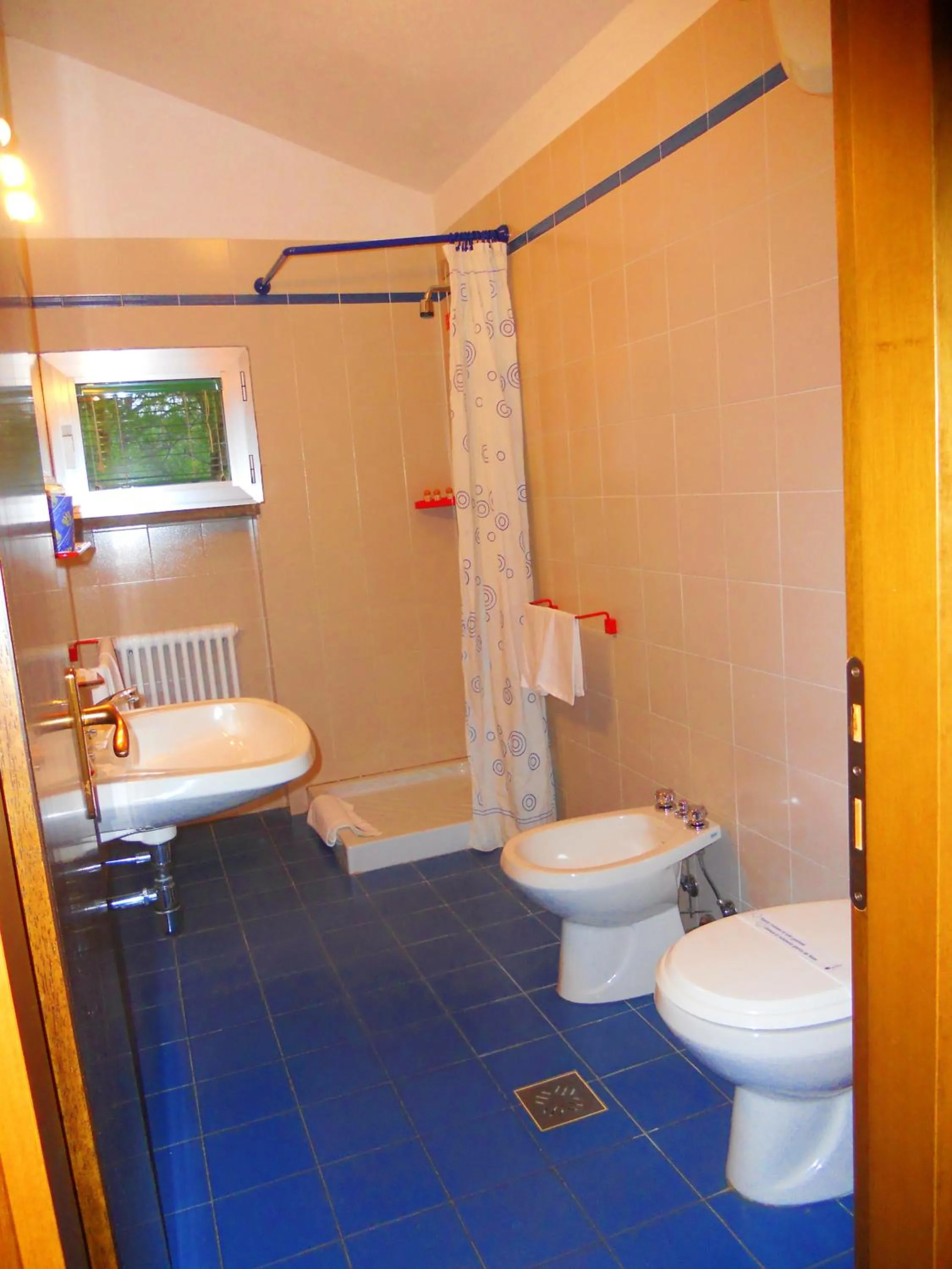 Bathroom in Hotel Primavera