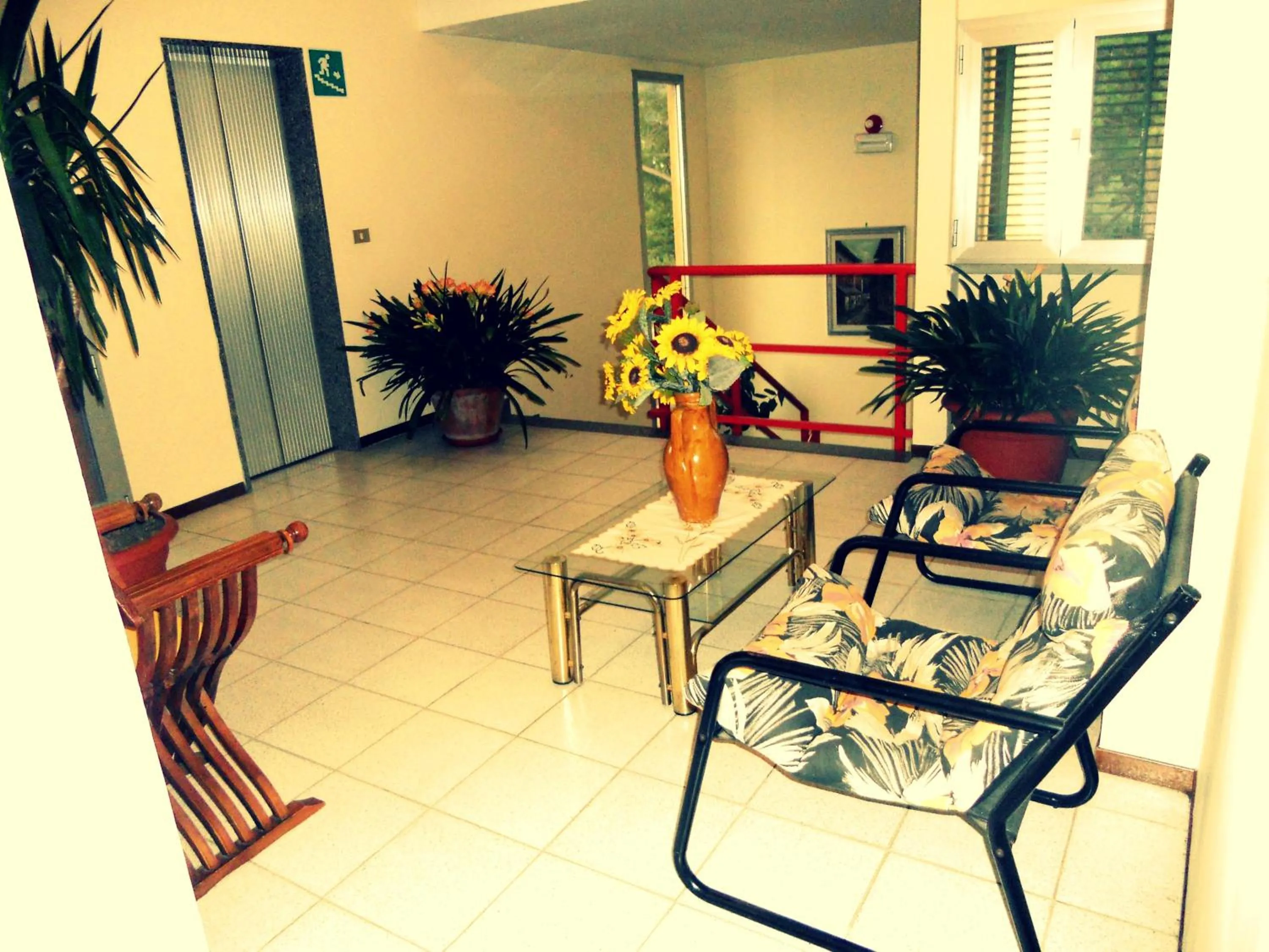 Communal lounge/ TV room in Hotel Primavera