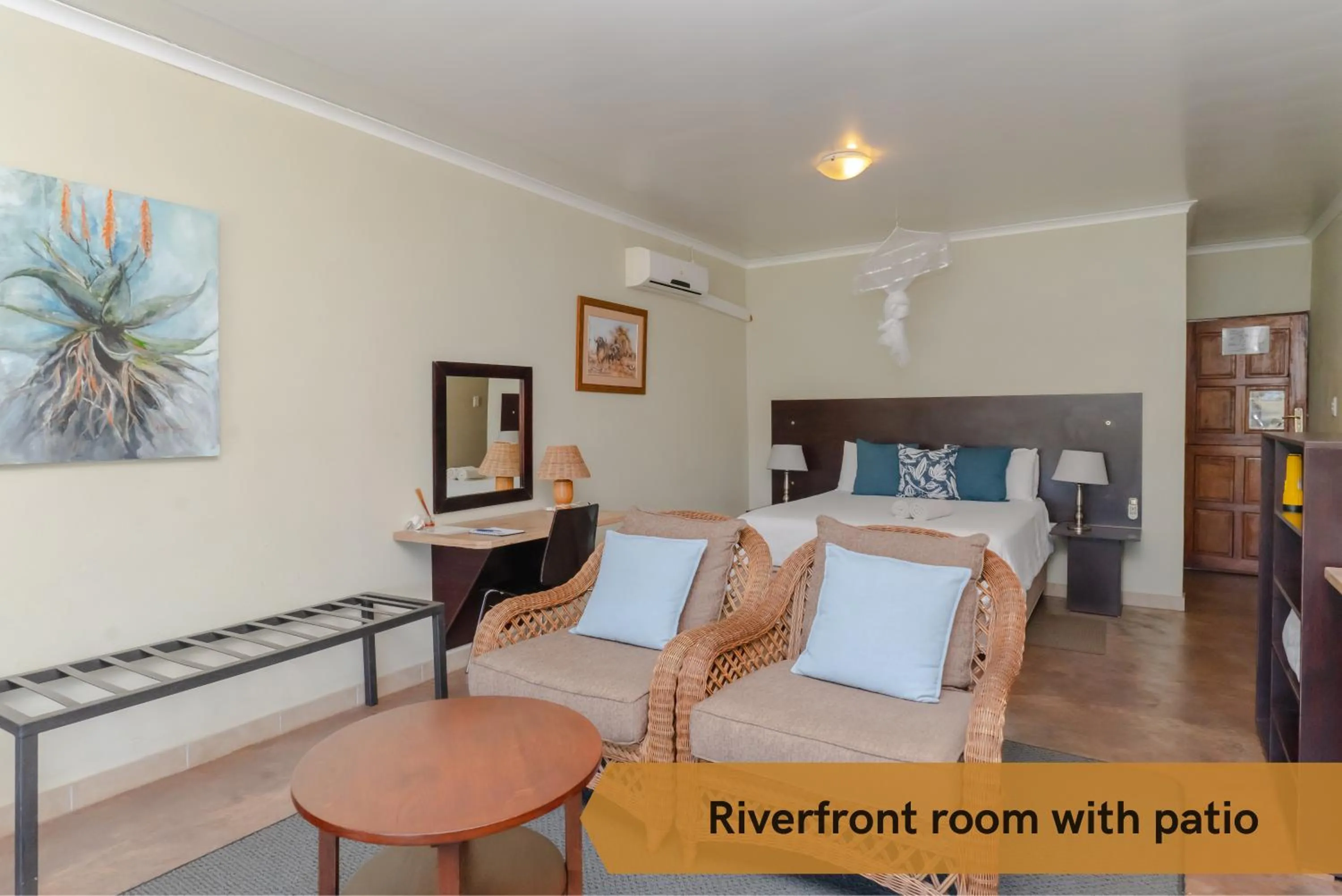 Photo of the whole room, Bed in Crocodile Bridge Safari Lodge