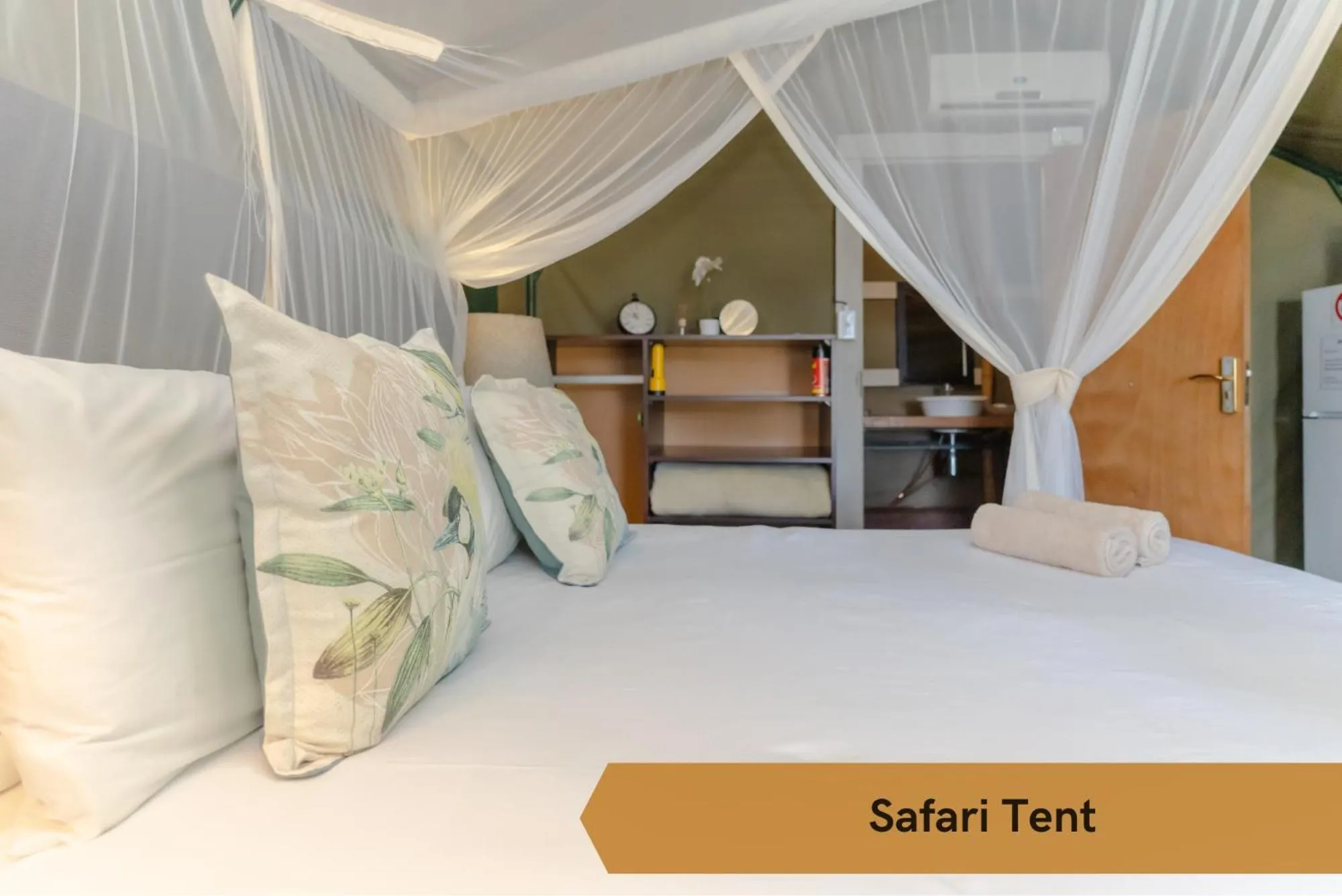 Bedroom, Bed in Crocodile Bridge Safari Lodge