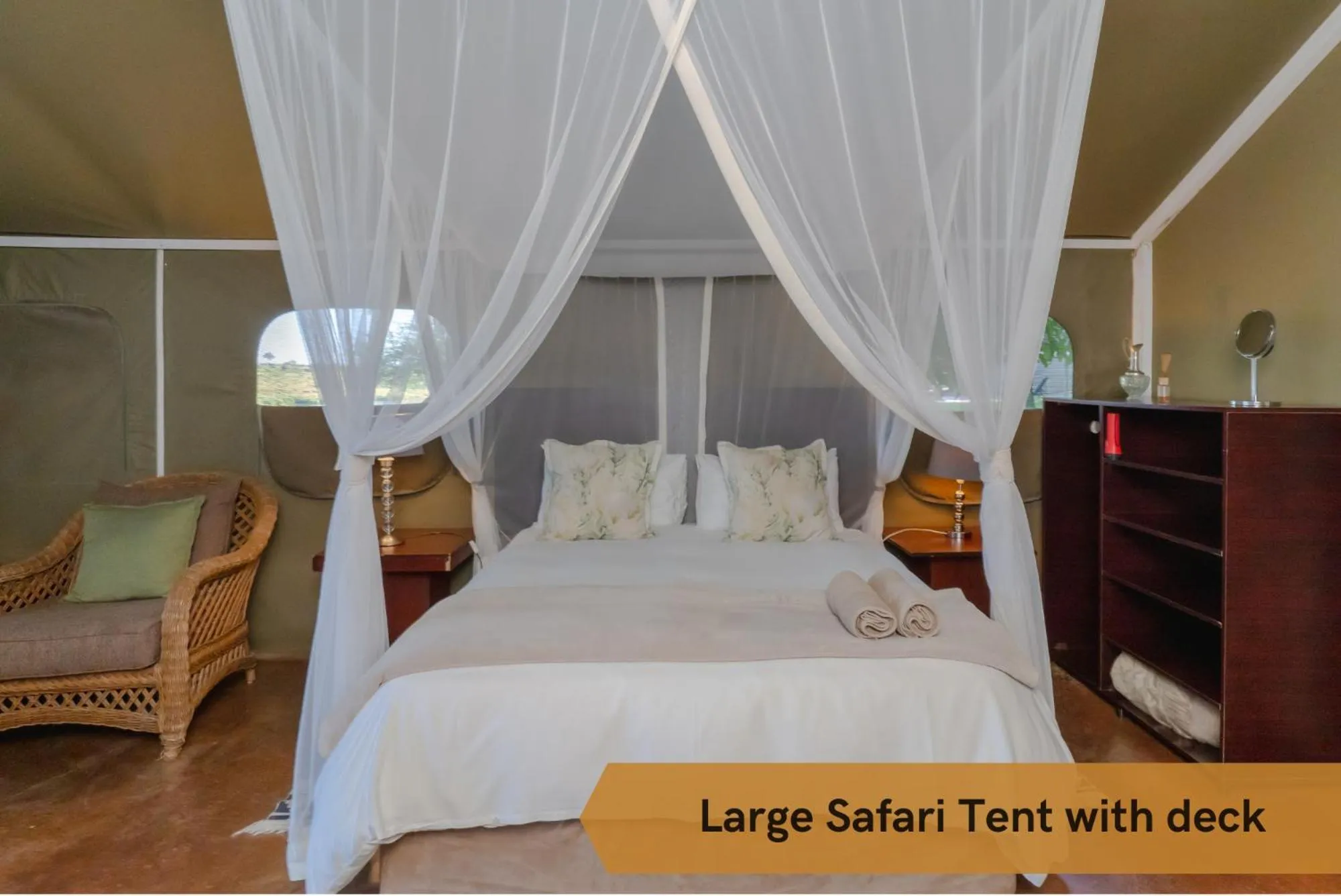 Bed in Crocodile Bridge Safari Lodge