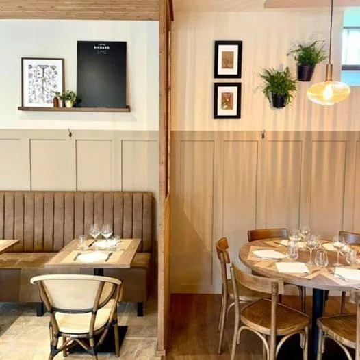 Restaurant/places to eat in La suite