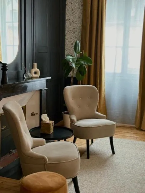 Seating area in La suite