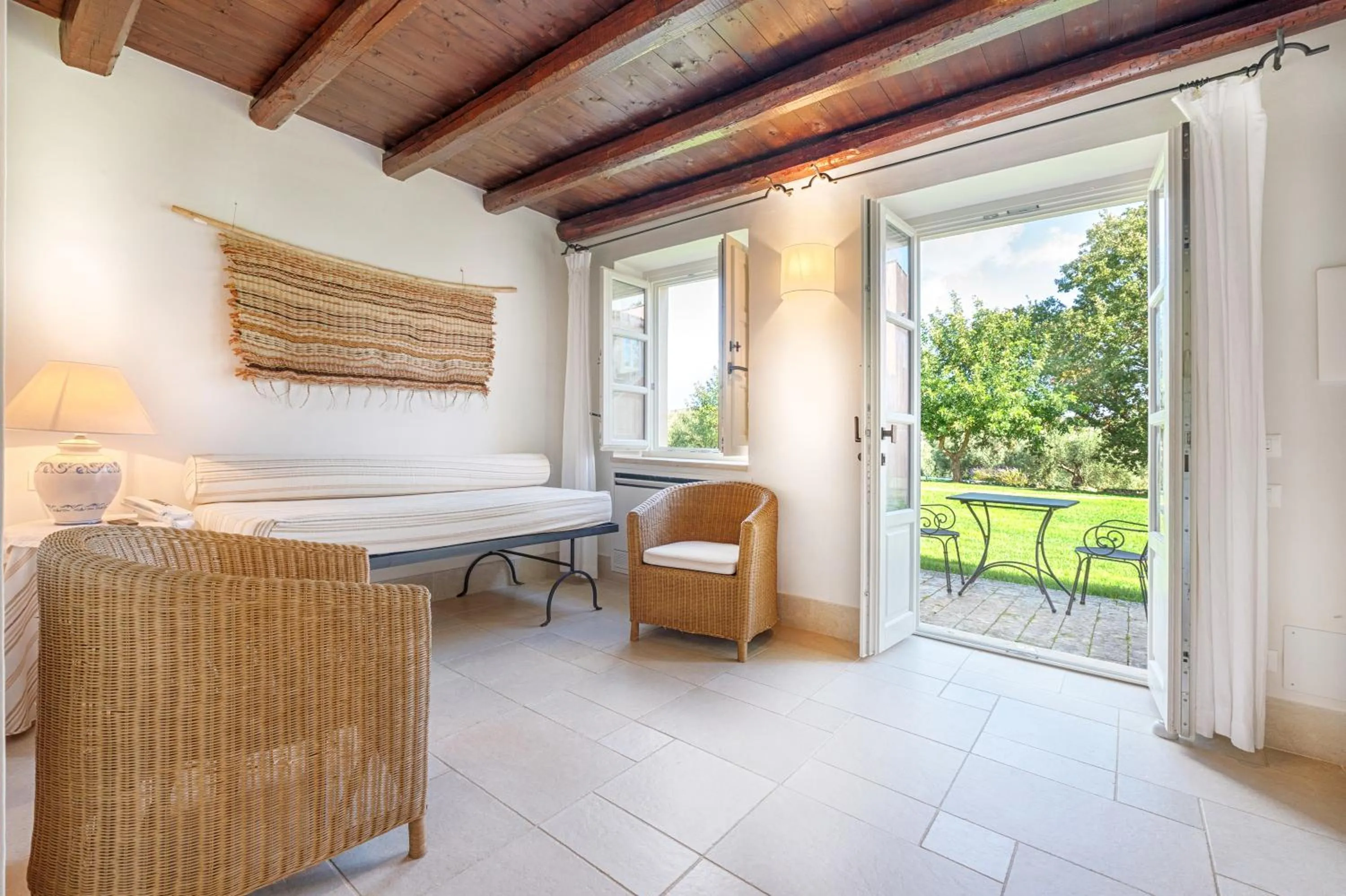 Seating area, Bed in Masseria Degli Ulivi - Noto