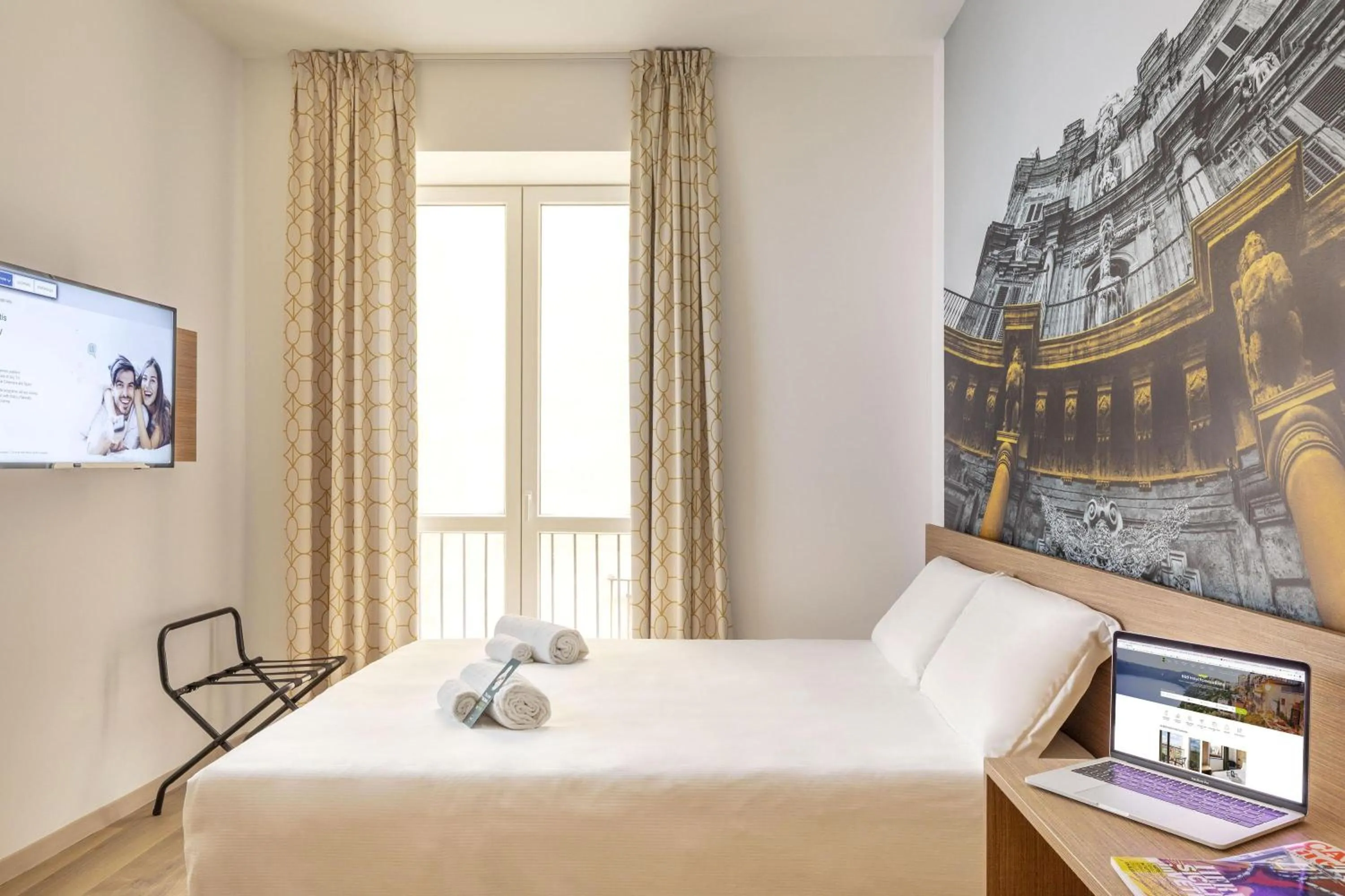 Photo of the whole room, Bed in B&B Hotel Palermo Quattro Canti