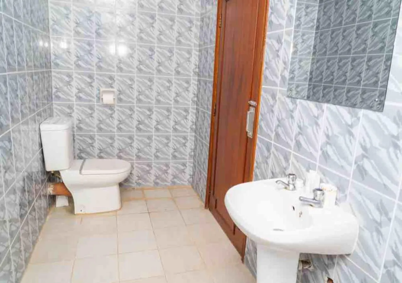 Toilet in Olsupat Lodge