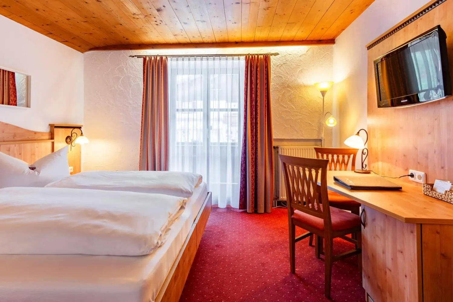 Bed in Das Maximilian - Feines Landhotel am Schliersee